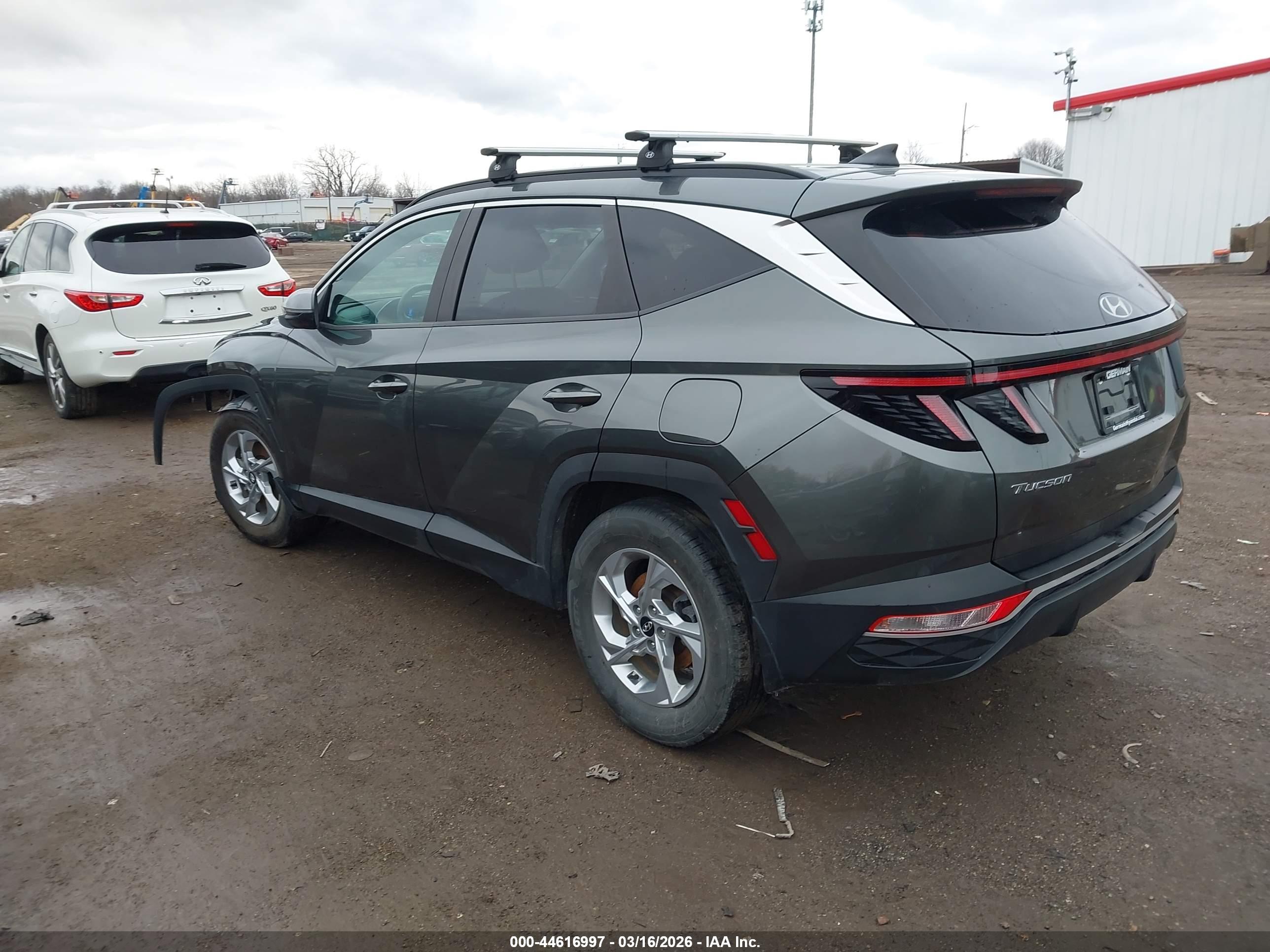 HYUNDAI TUCSON image 3
