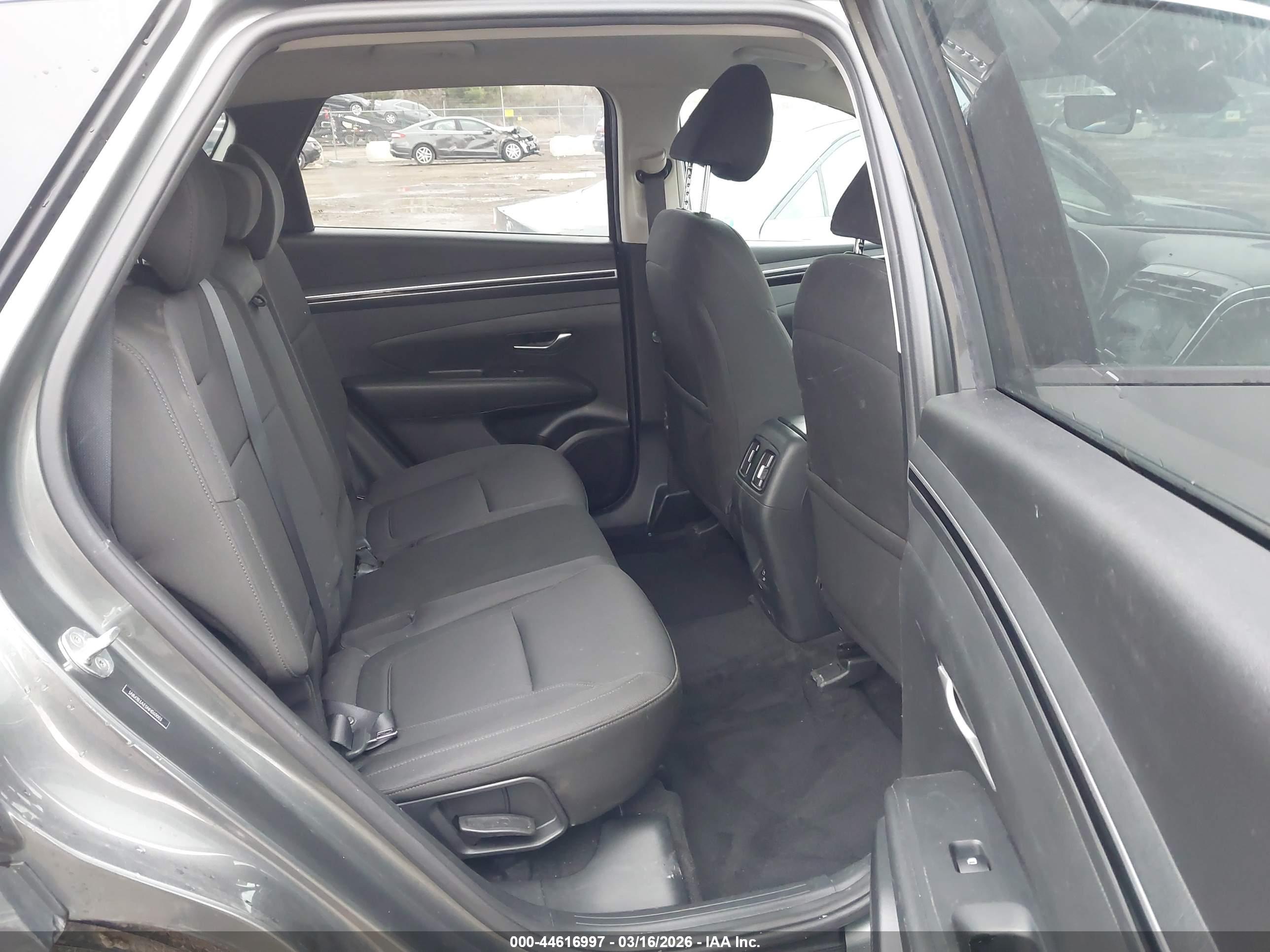 HYUNDAI TUCSON image 8