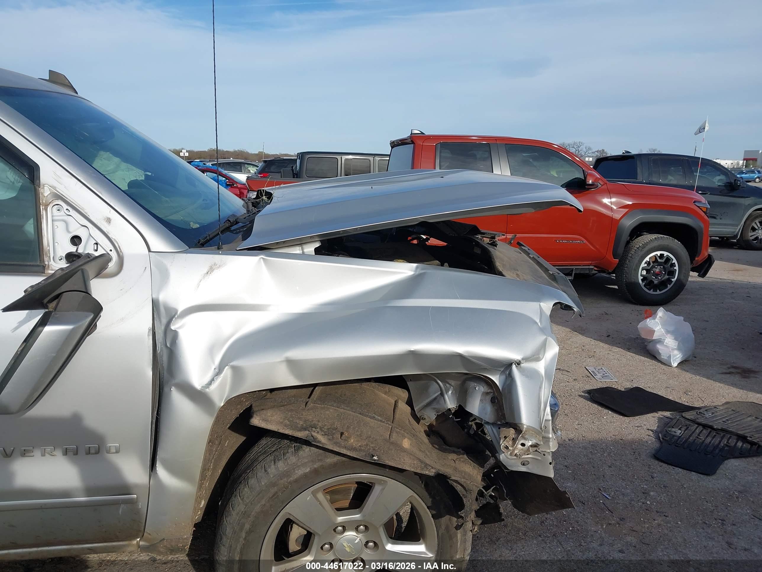CHEVROLET SILVERADO image 6