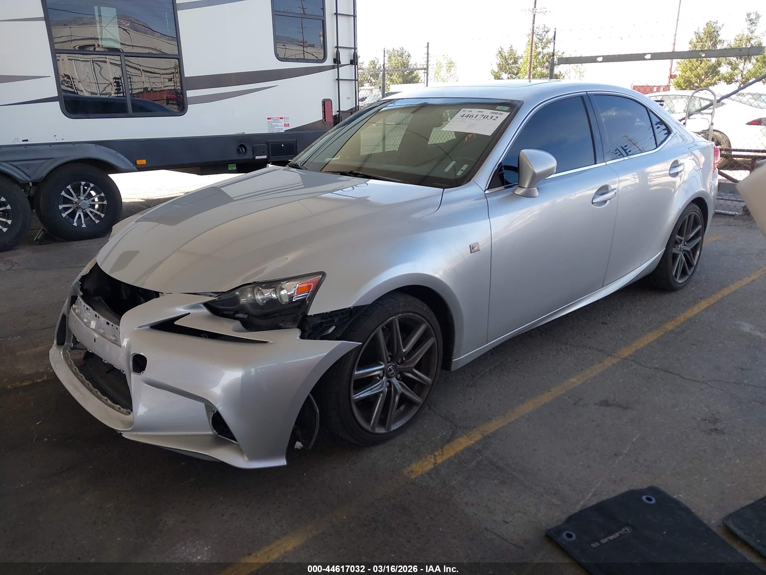 LEXUS IS image 2