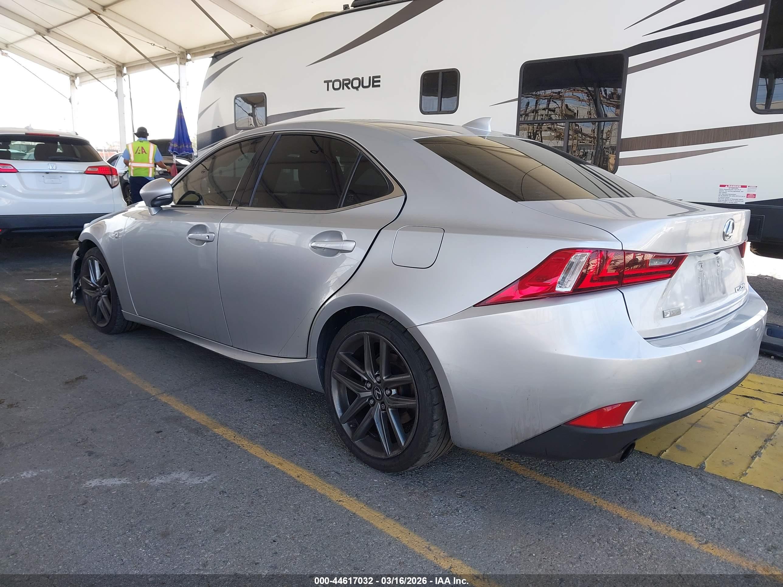 LEXUS IS image 3