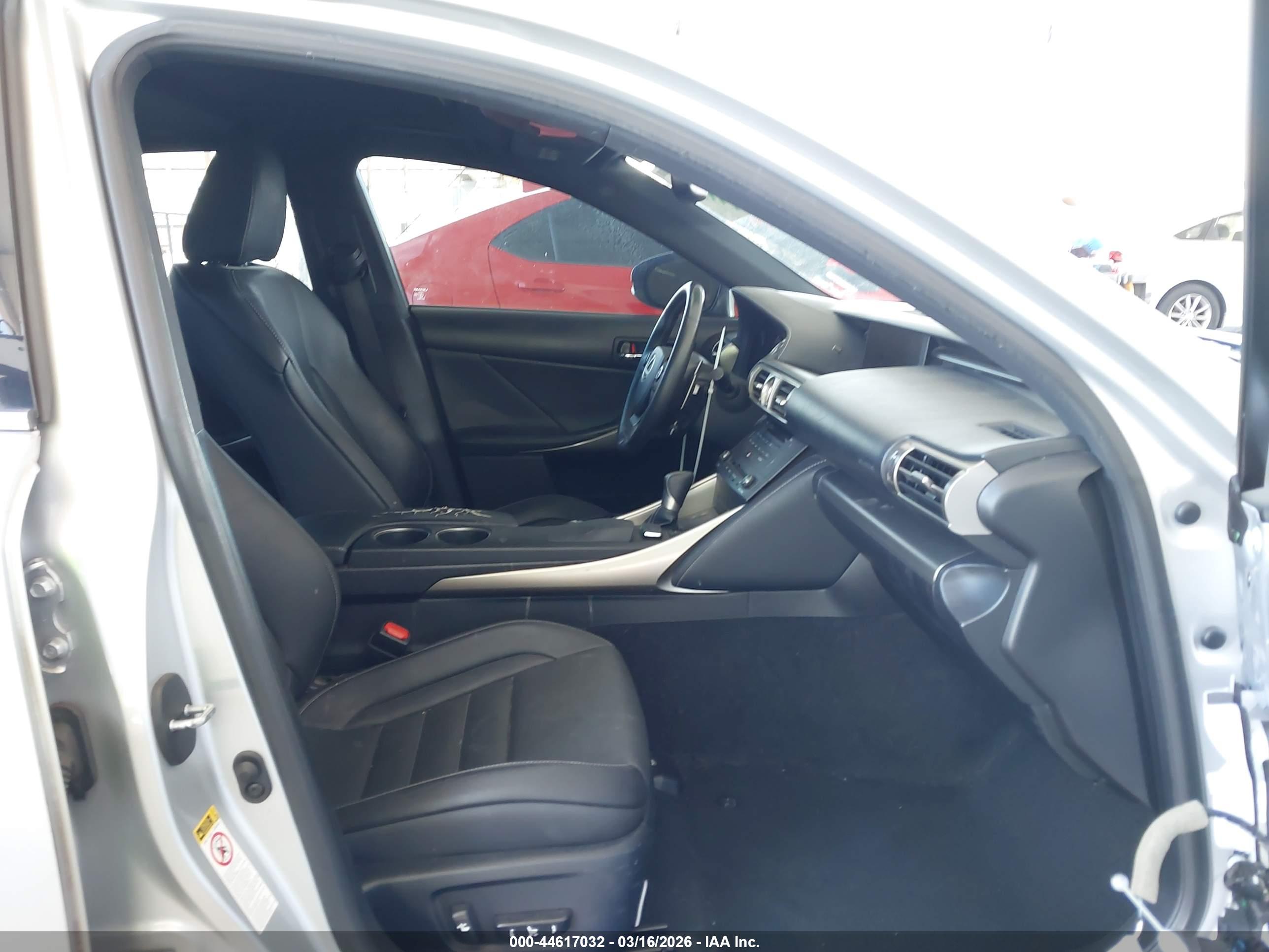 LEXUS IS image 5