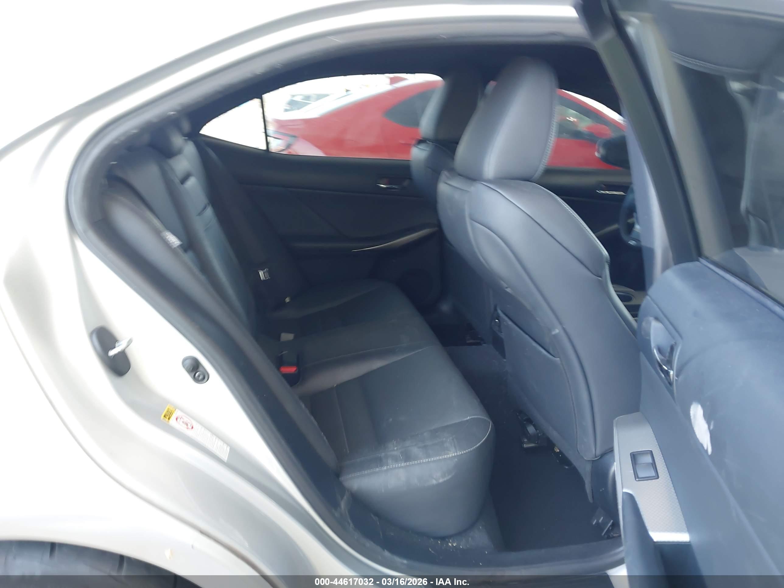 LEXUS IS image 8