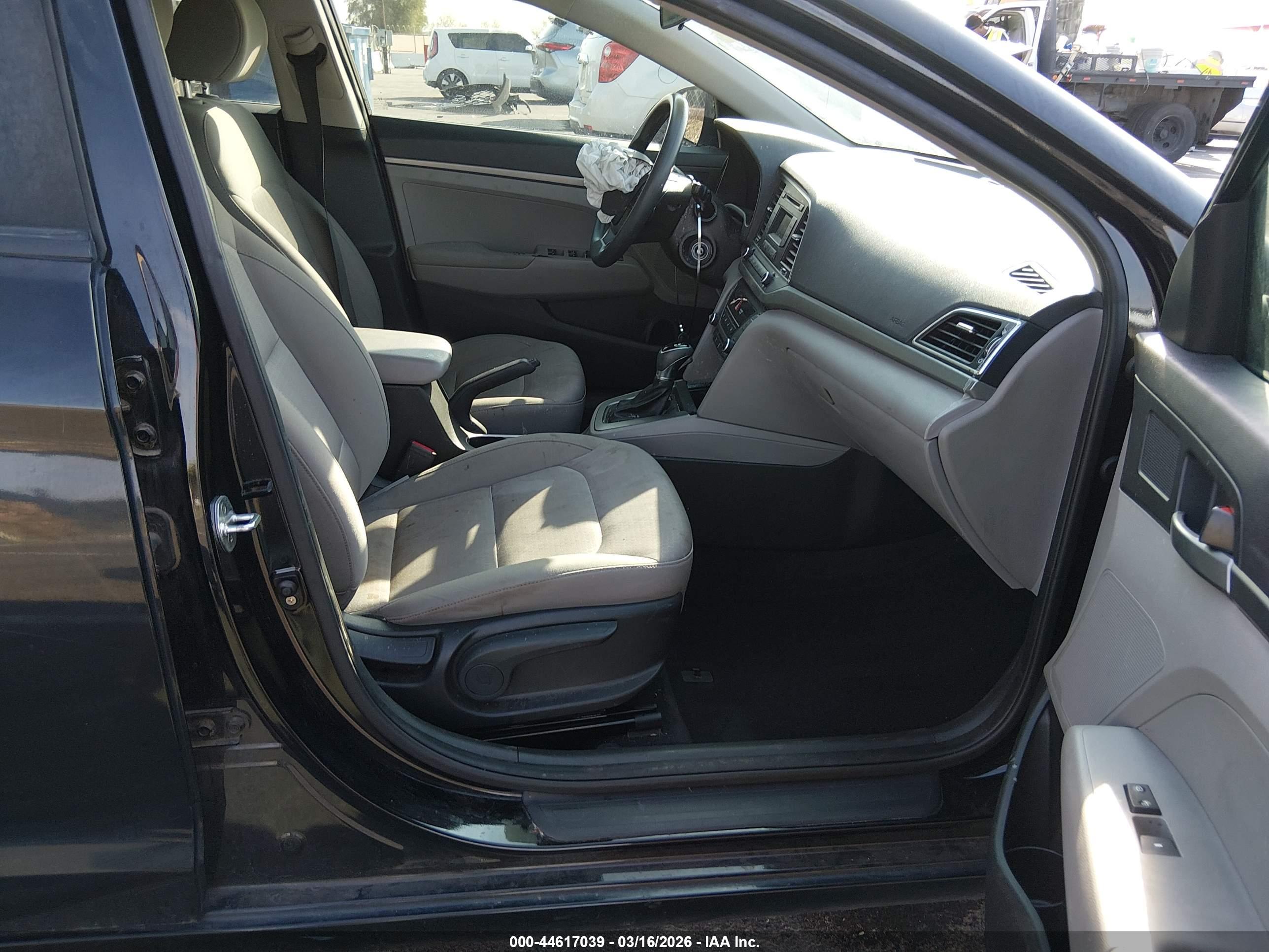 HYUNDAI ELANTRA image 5