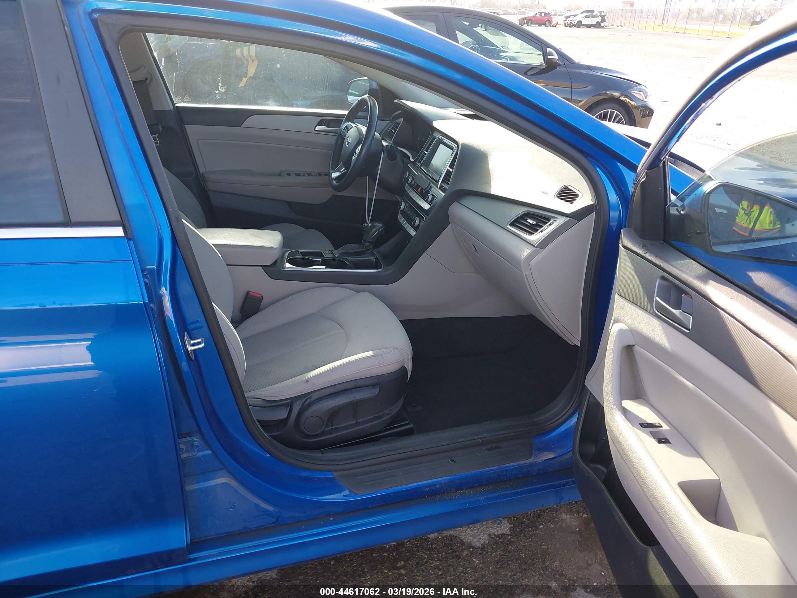 HYUNDAI SONATA image 5