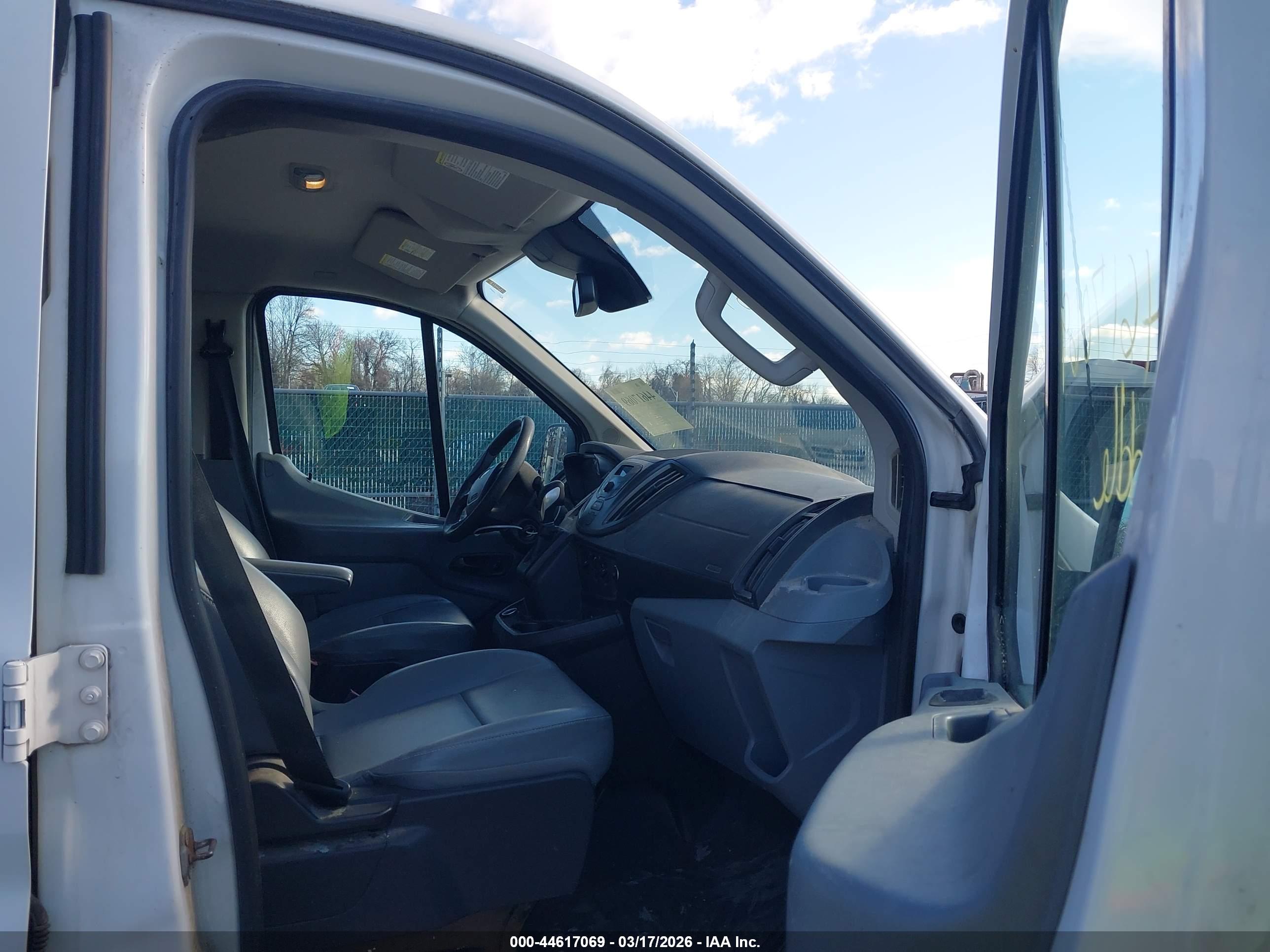 FORD TRANSIT-150 image 5