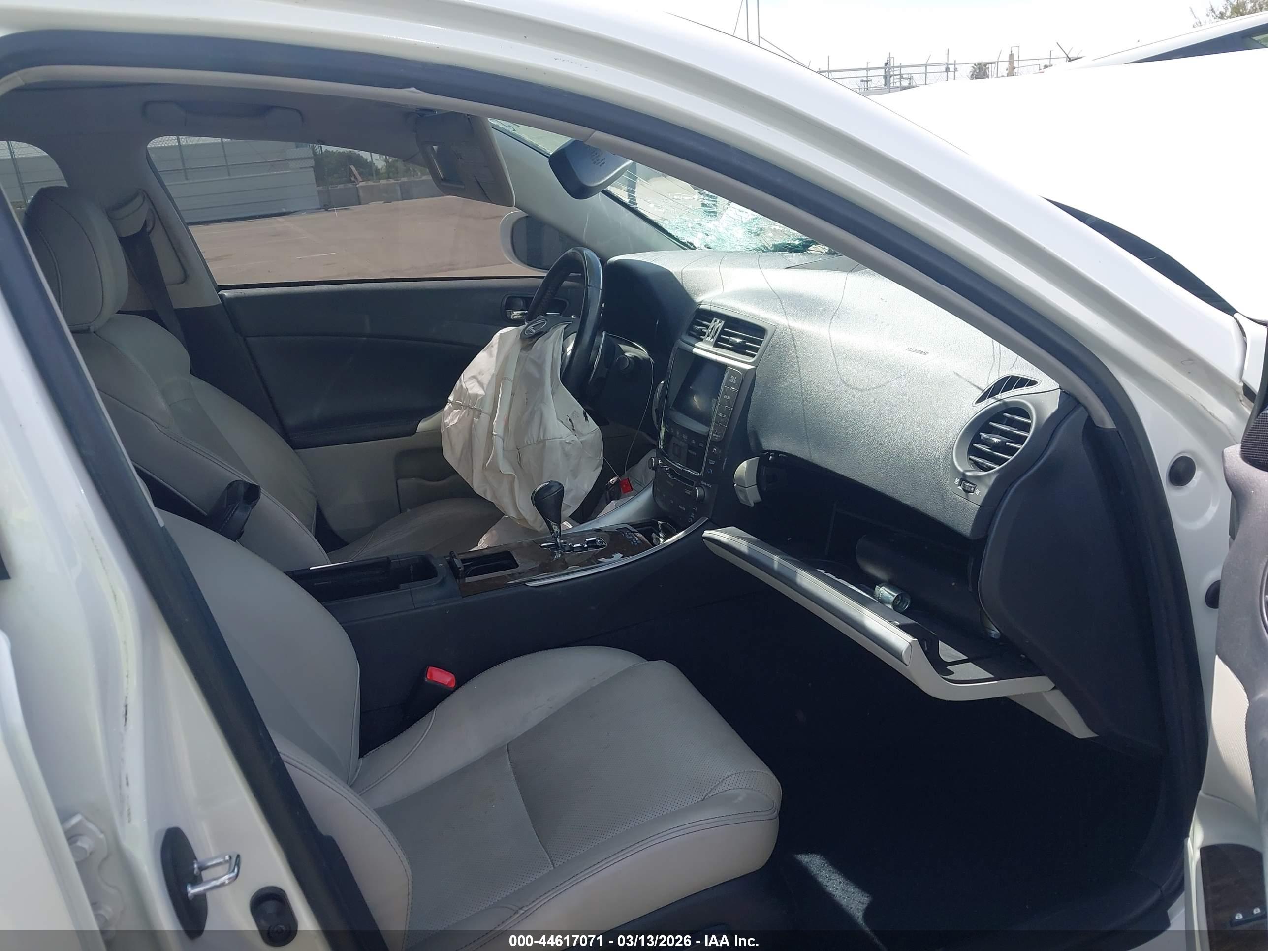 LEXUS IS image 5