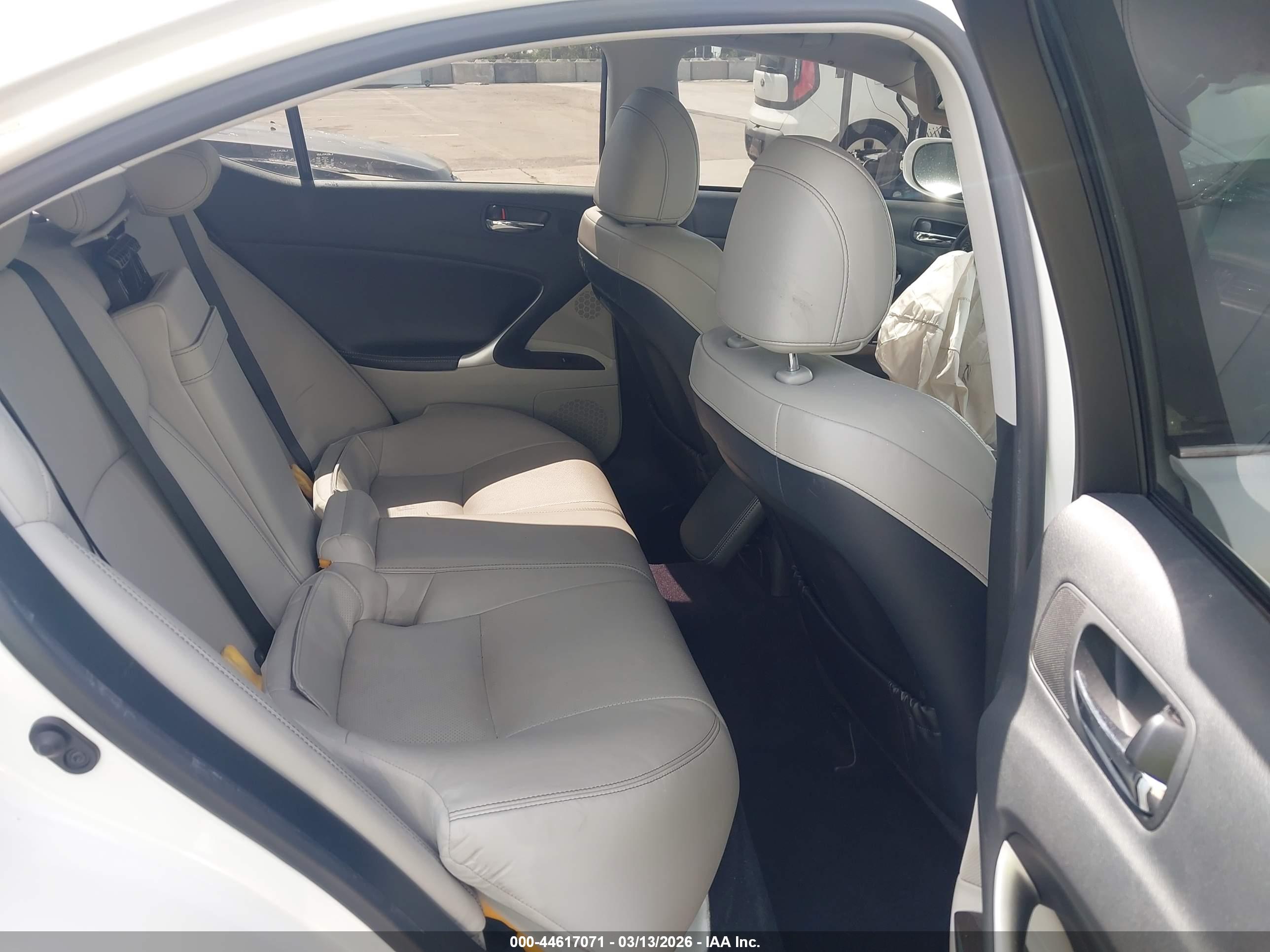 LEXUS IS image 8