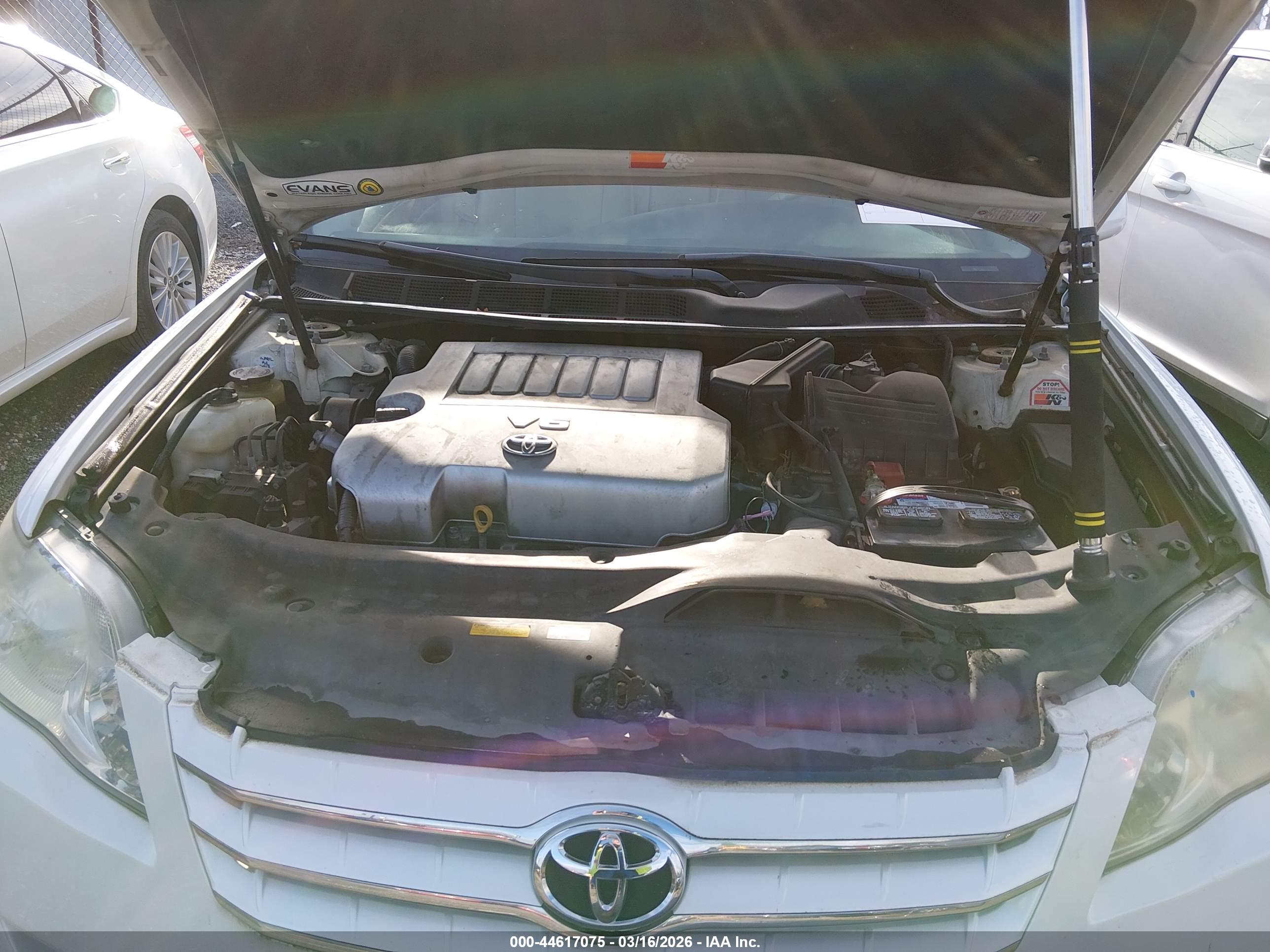 TOYOTA AVALON image 10