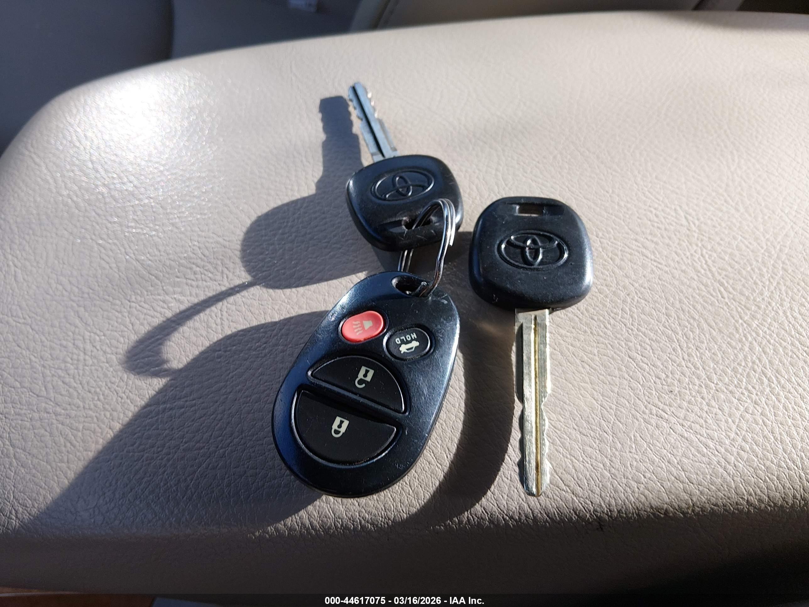 TOYOTA AVALON image 11