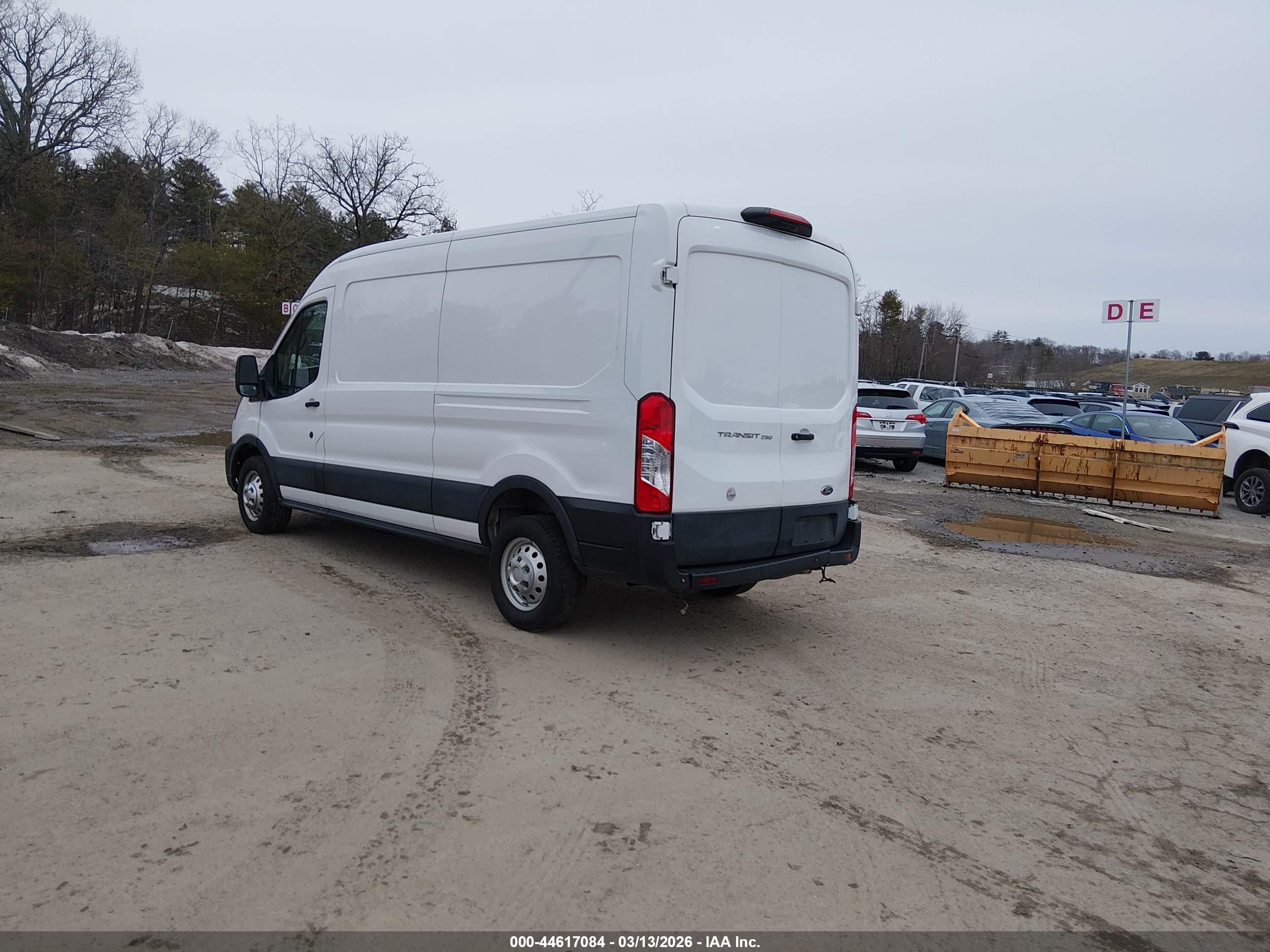FORD TRANSIT-250 image 3
