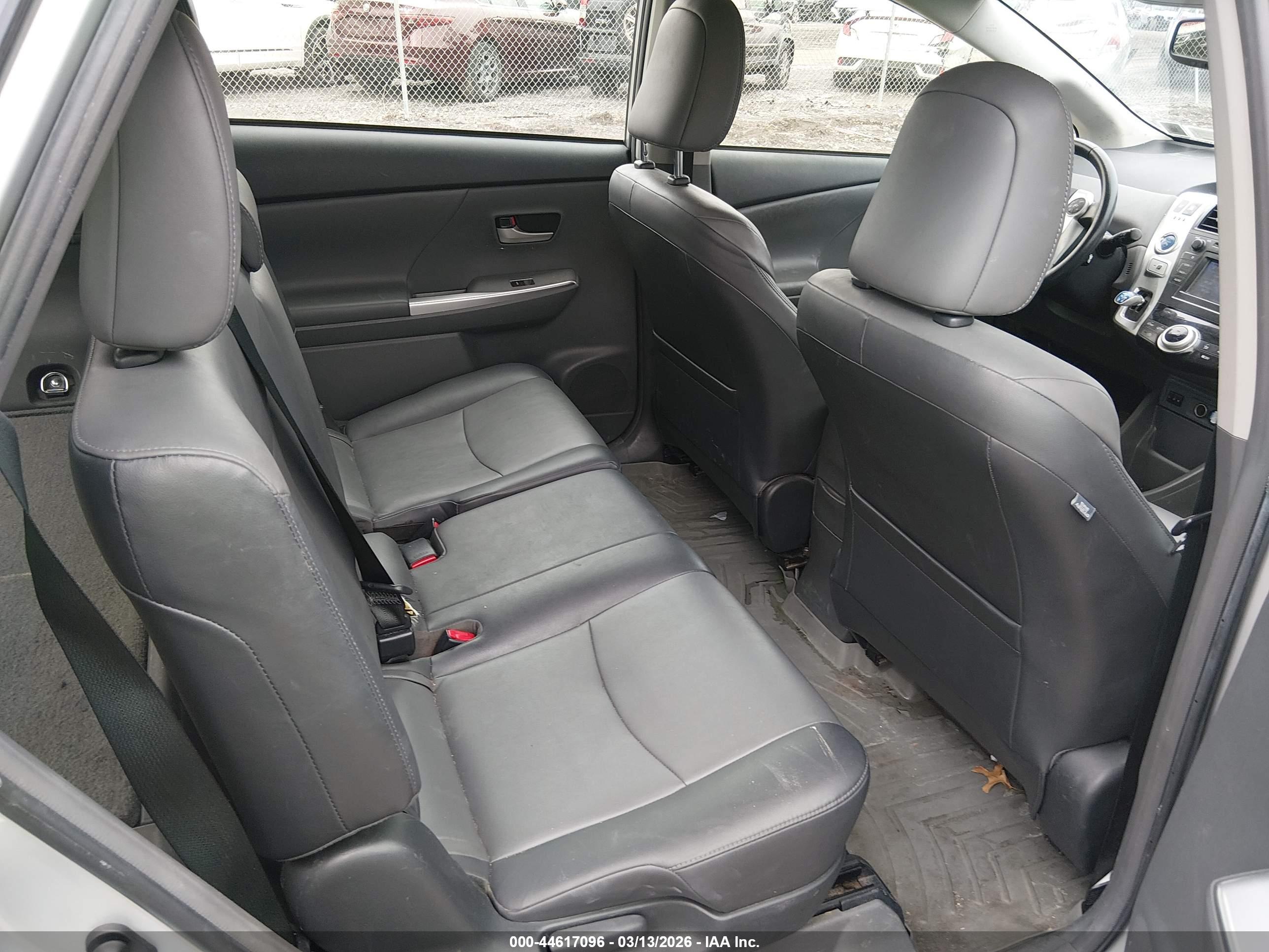 TOYOTA PRIUS image 8