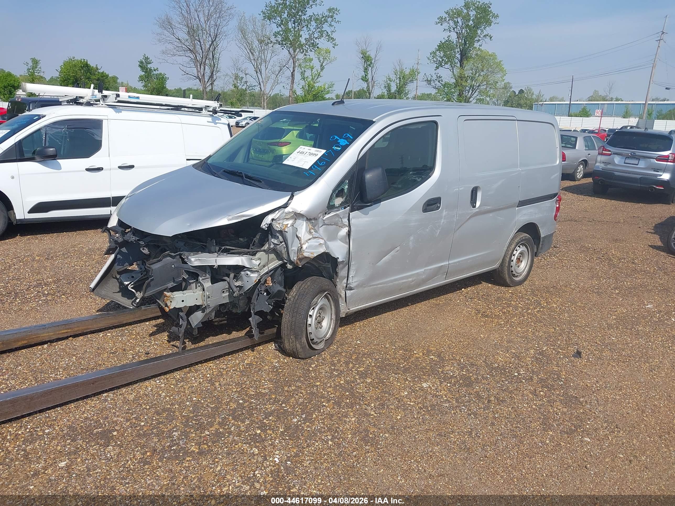 NISSAN NV200 image 2