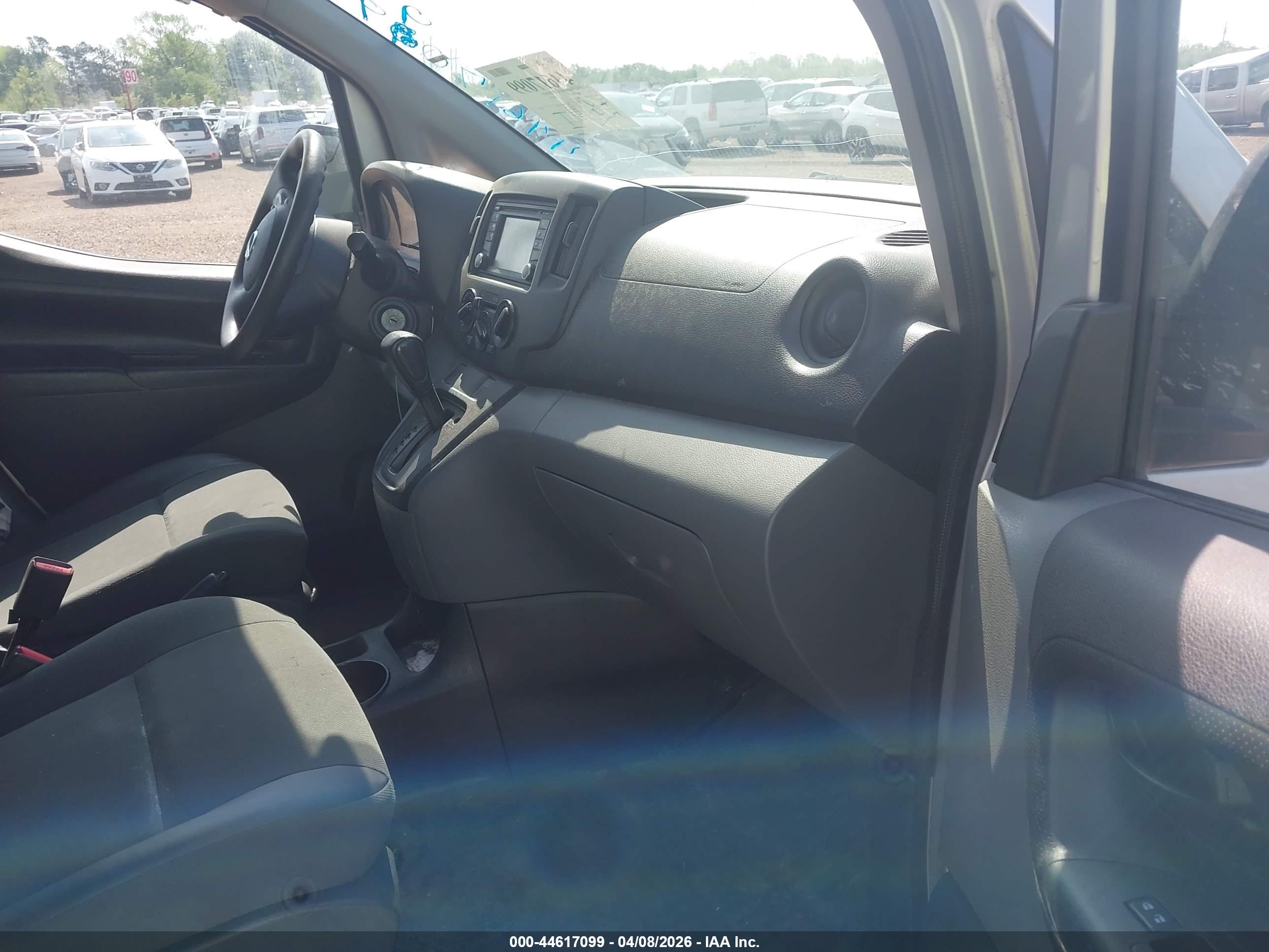 NISSAN NV200 image 5