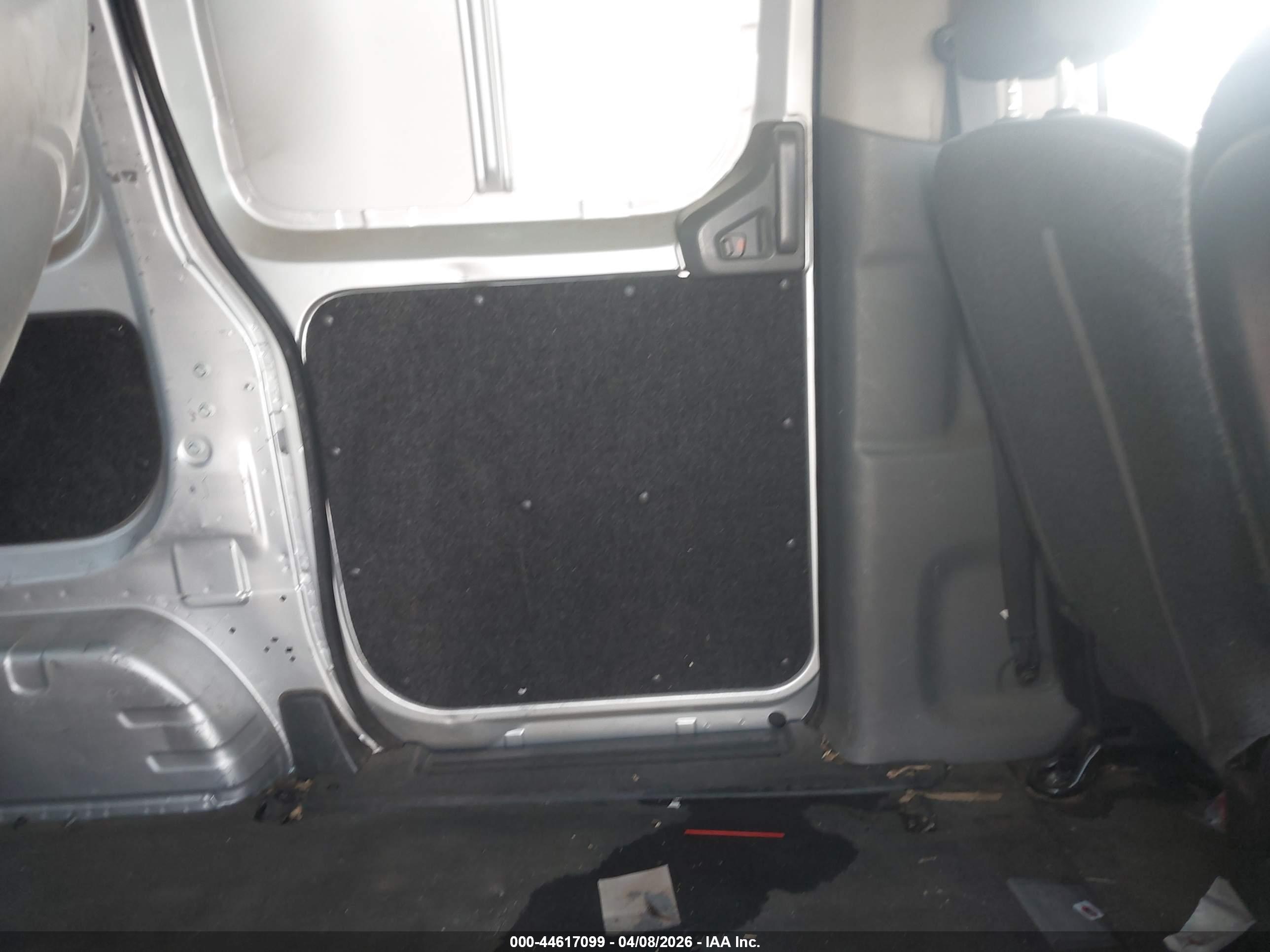 NISSAN NV200 image 8