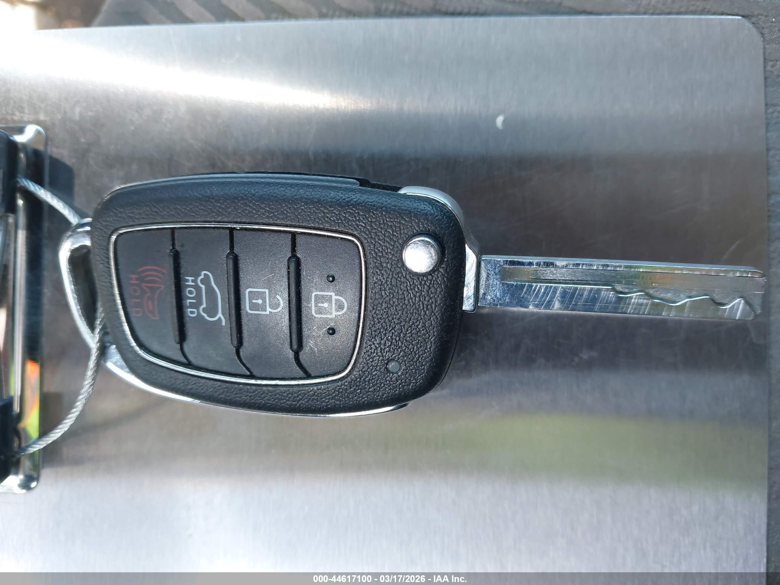 HYUNDAI SANTA image 11