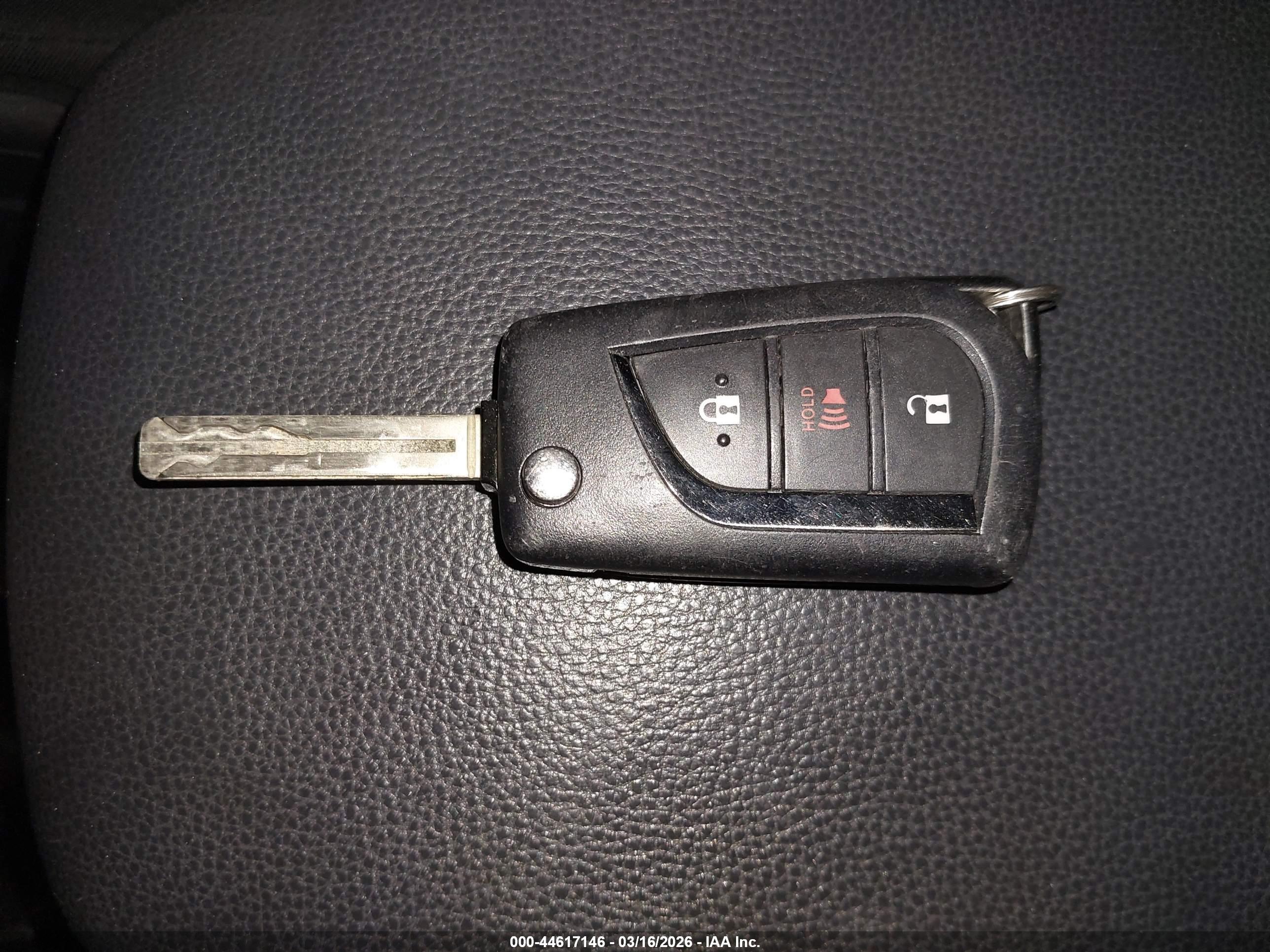 TOYOTA RAV4 image 11