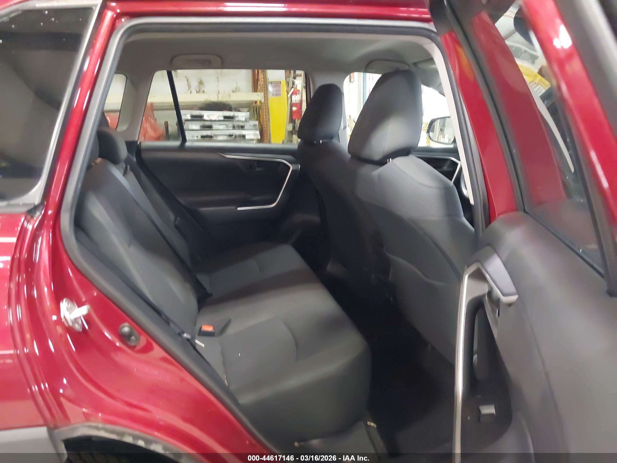 TOYOTA RAV4 image 8