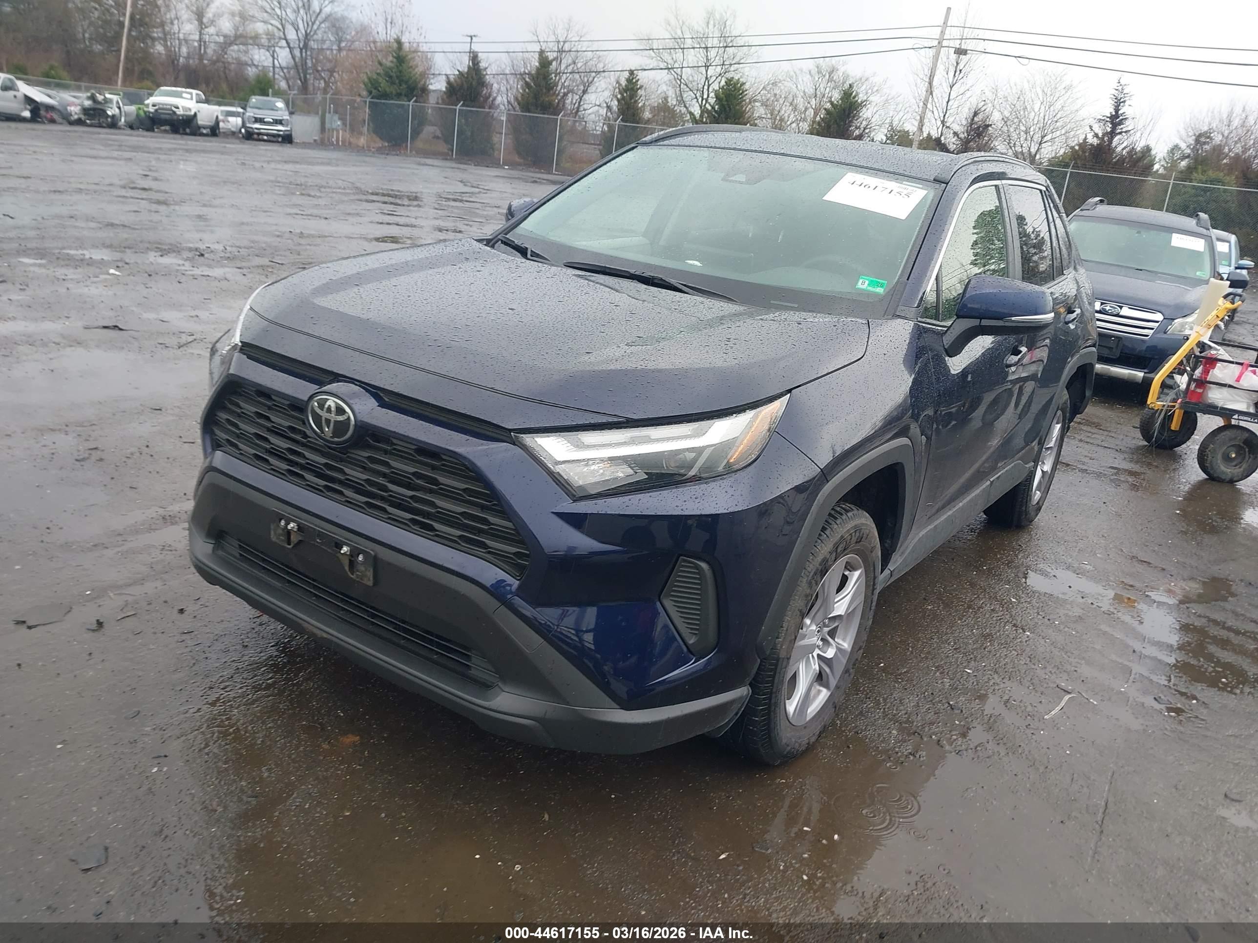 TOYOTA RAV4 image 2