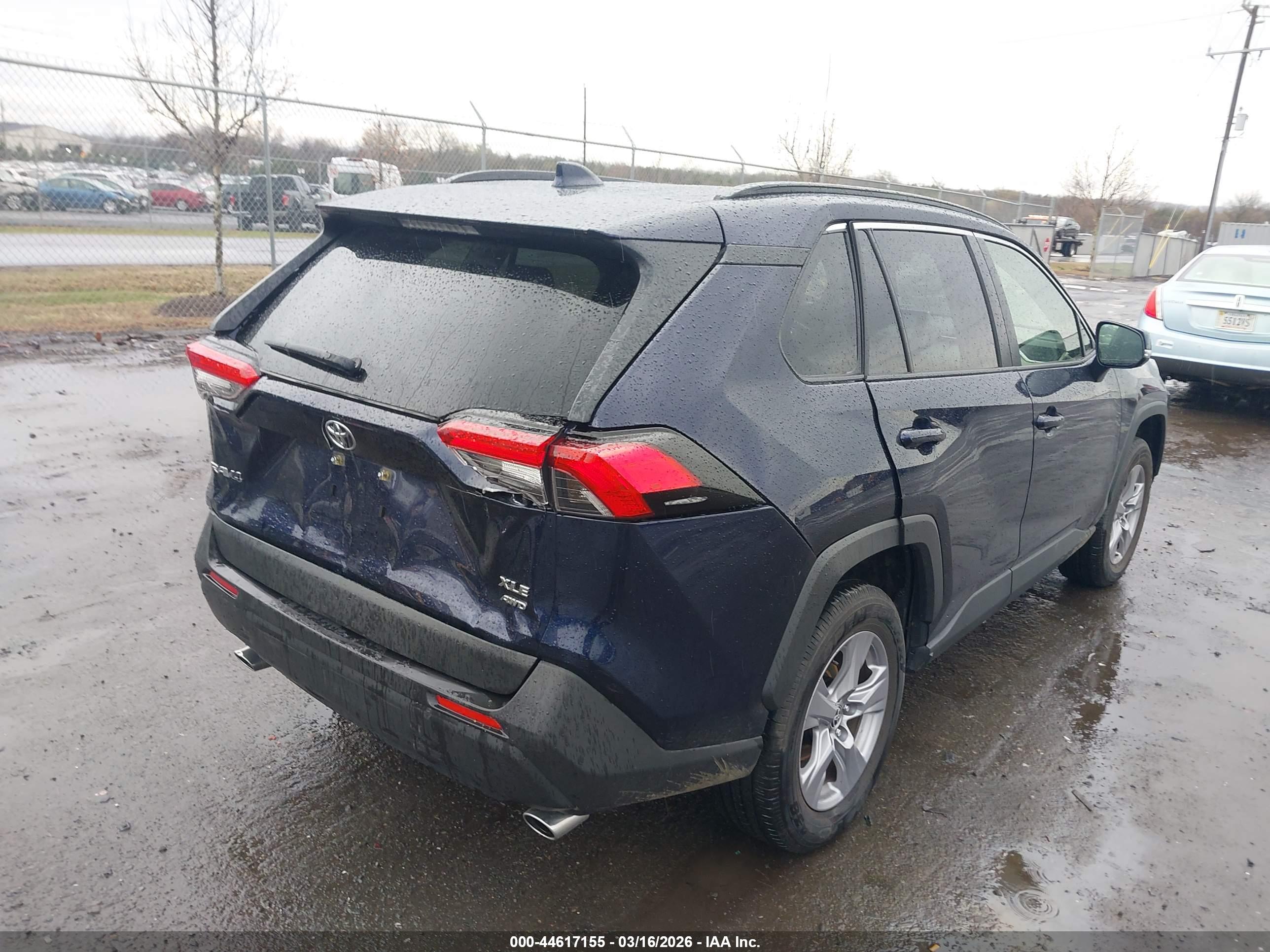 TOYOTA RAV4 image 4
