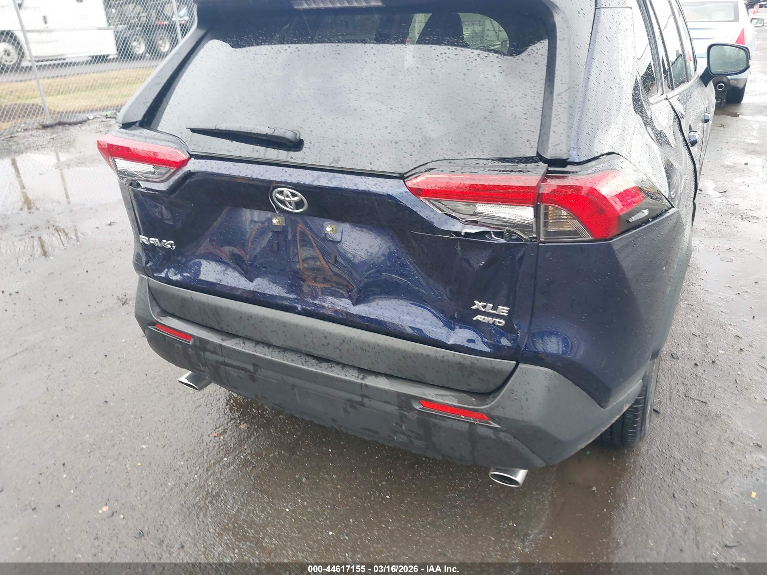TOYOTA RAV4 image 6