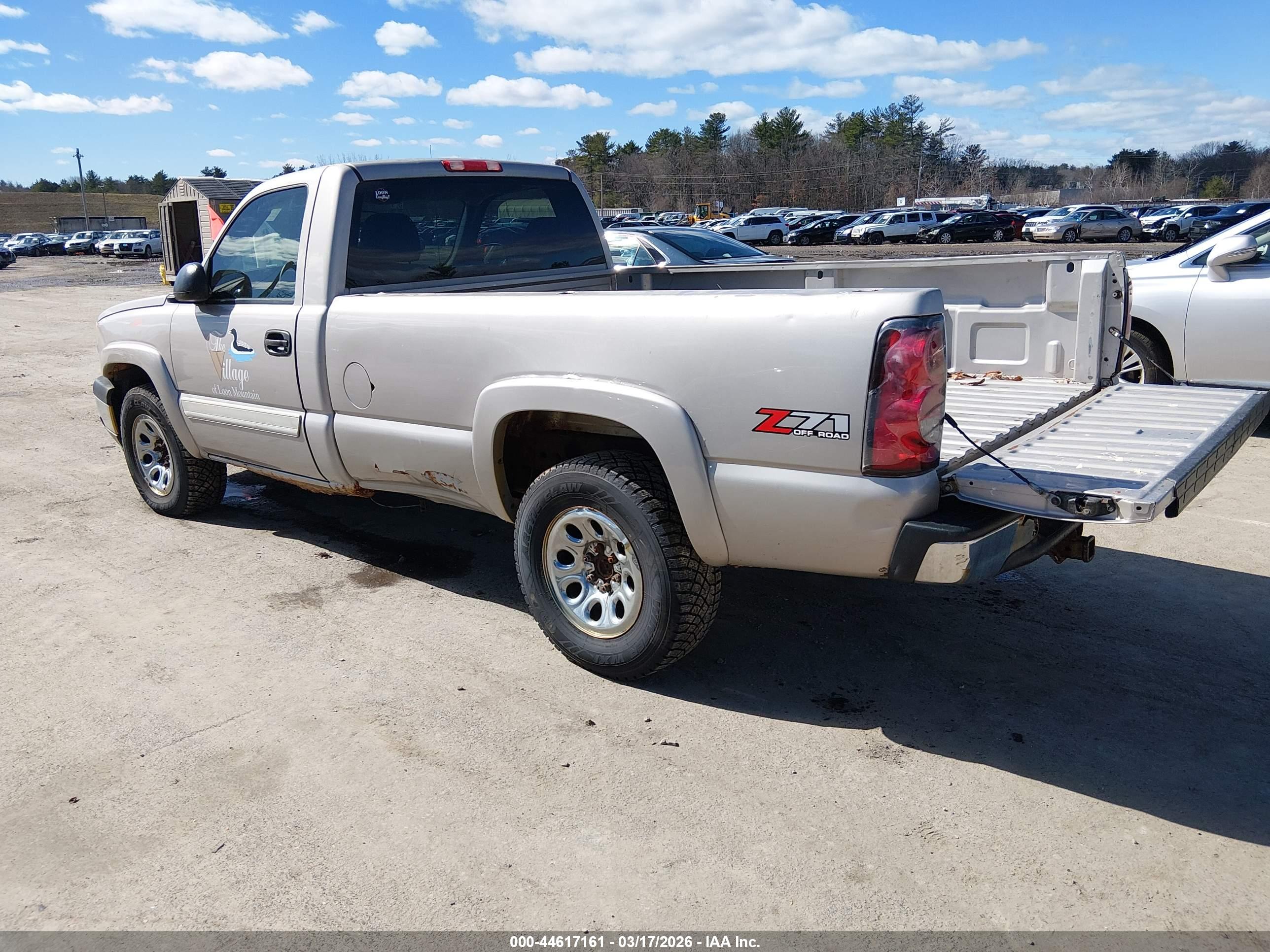 CHEVROLET SILVERADO image 3