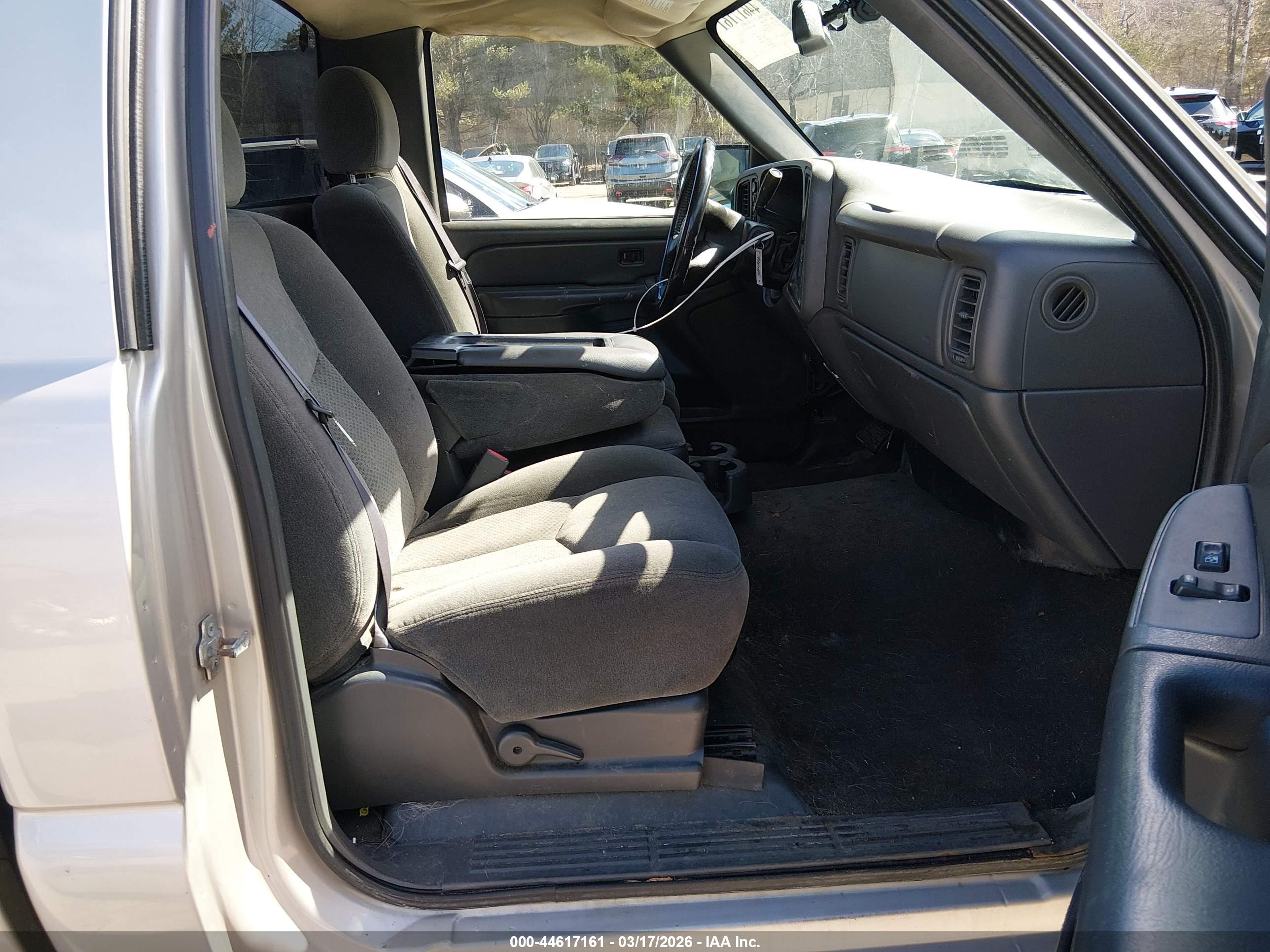 CHEVROLET SILVERADO image 5