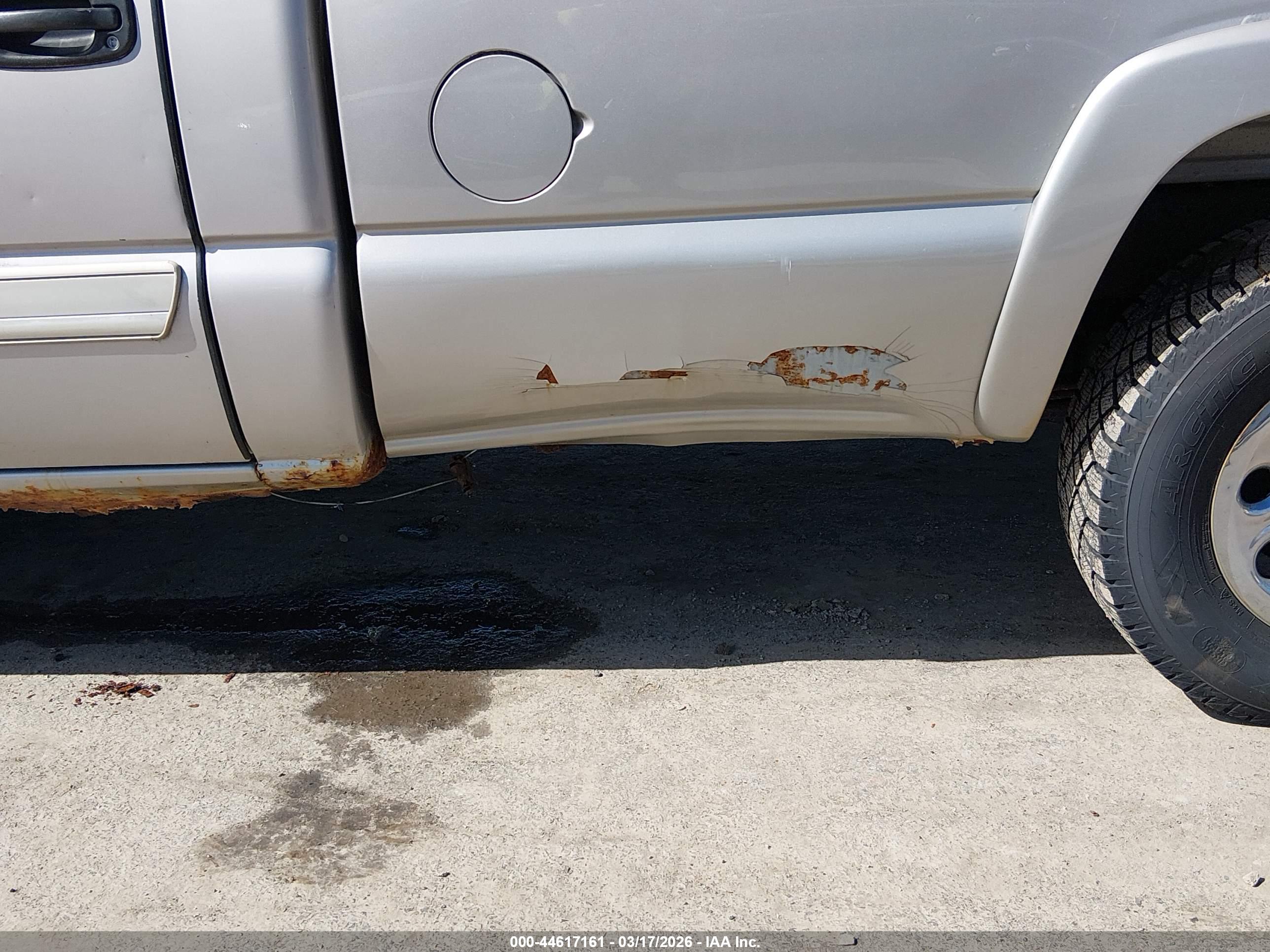 CHEVROLET SILVERADO image 6