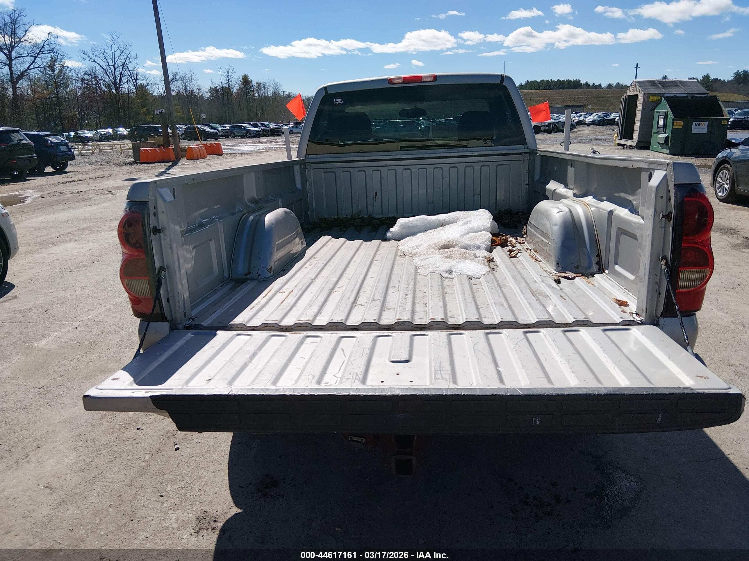 CHEVROLET SILVERADO image 8