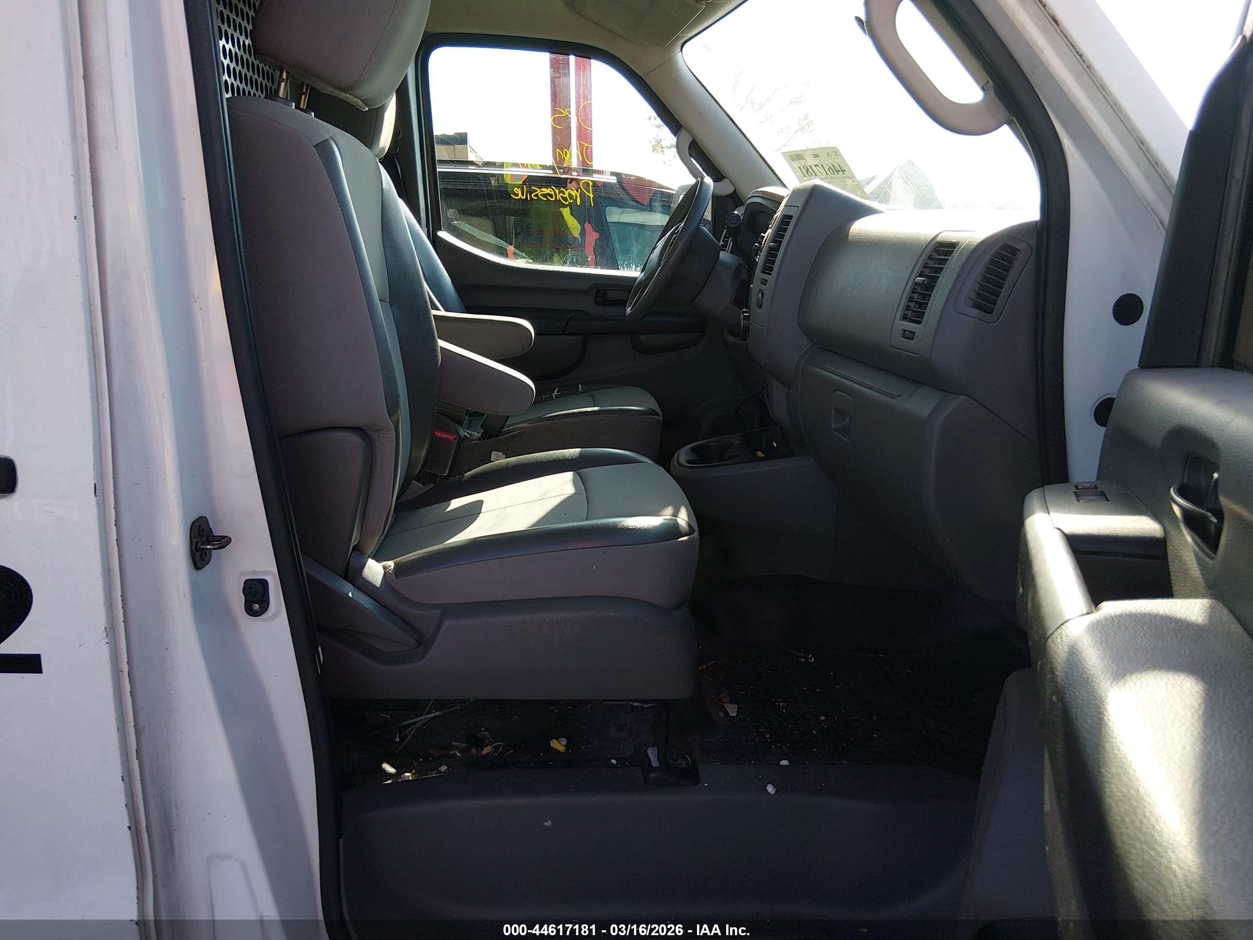 NISSAN NV image 5