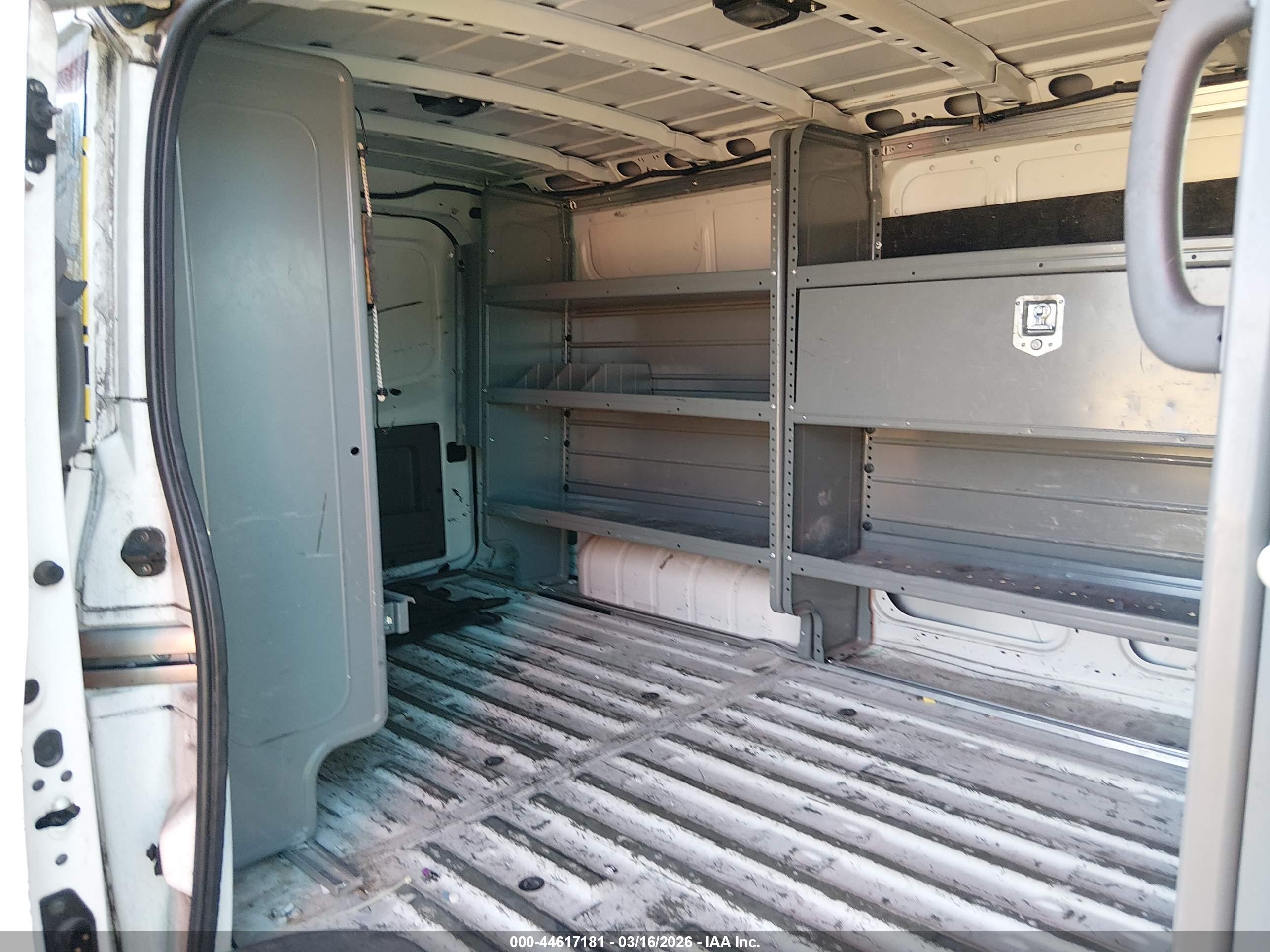 NISSAN NV image 8