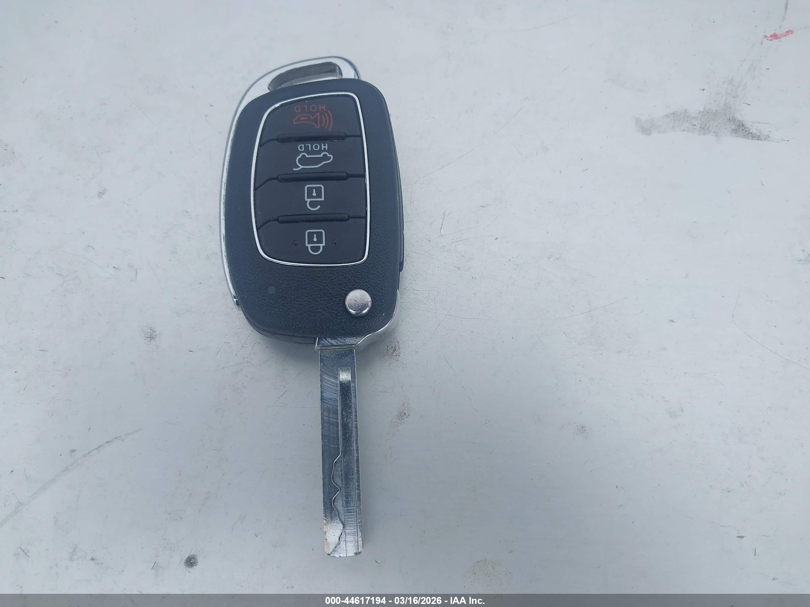 HYUNDAI SANTA image 11