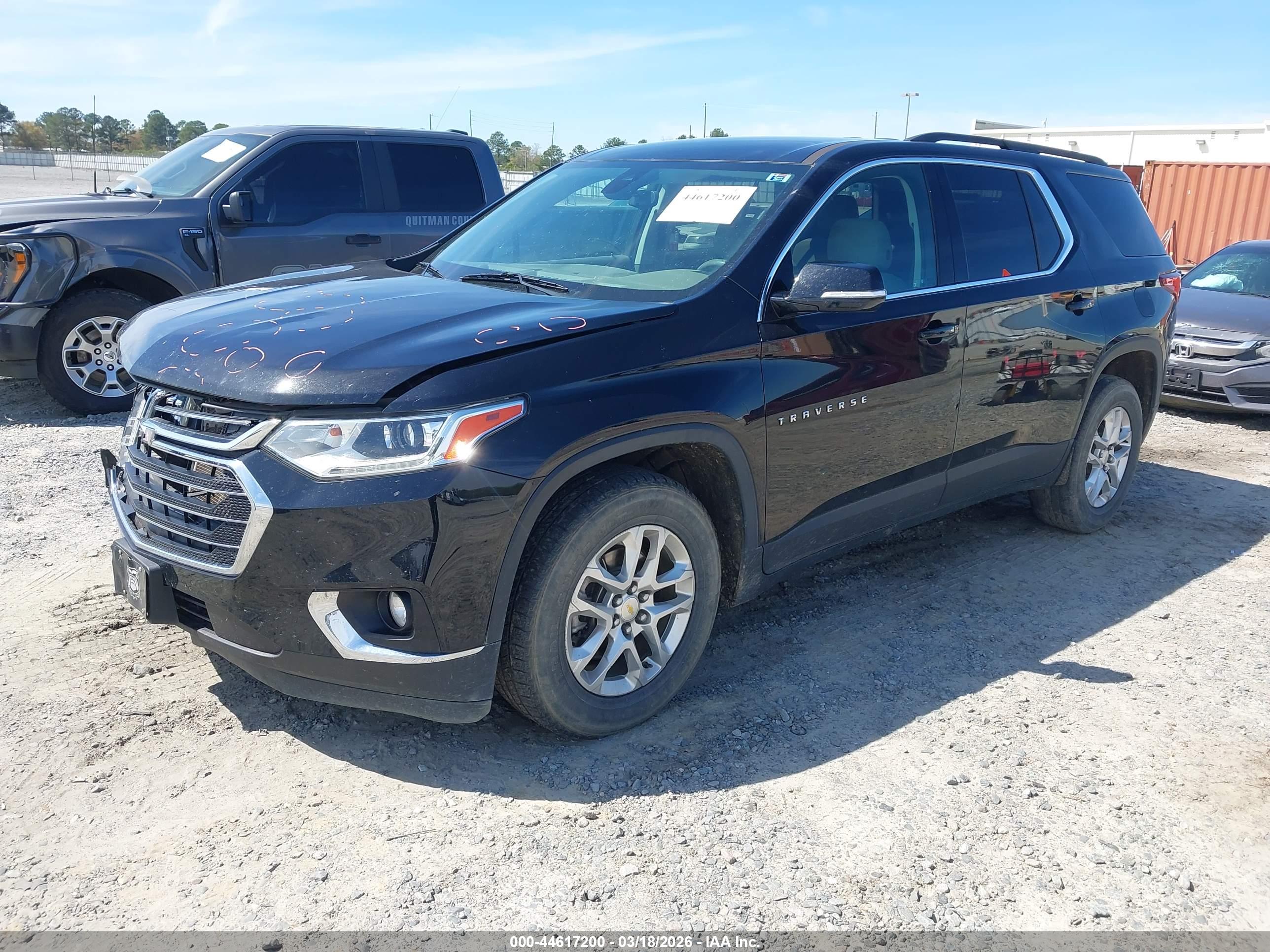 CHEVROLET TRAVERSE image 2