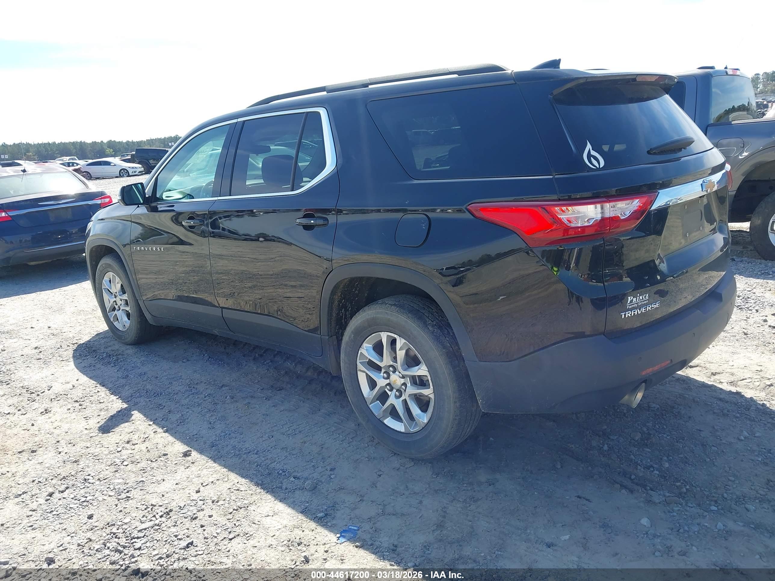 CHEVROLET TRAVERSE image 3