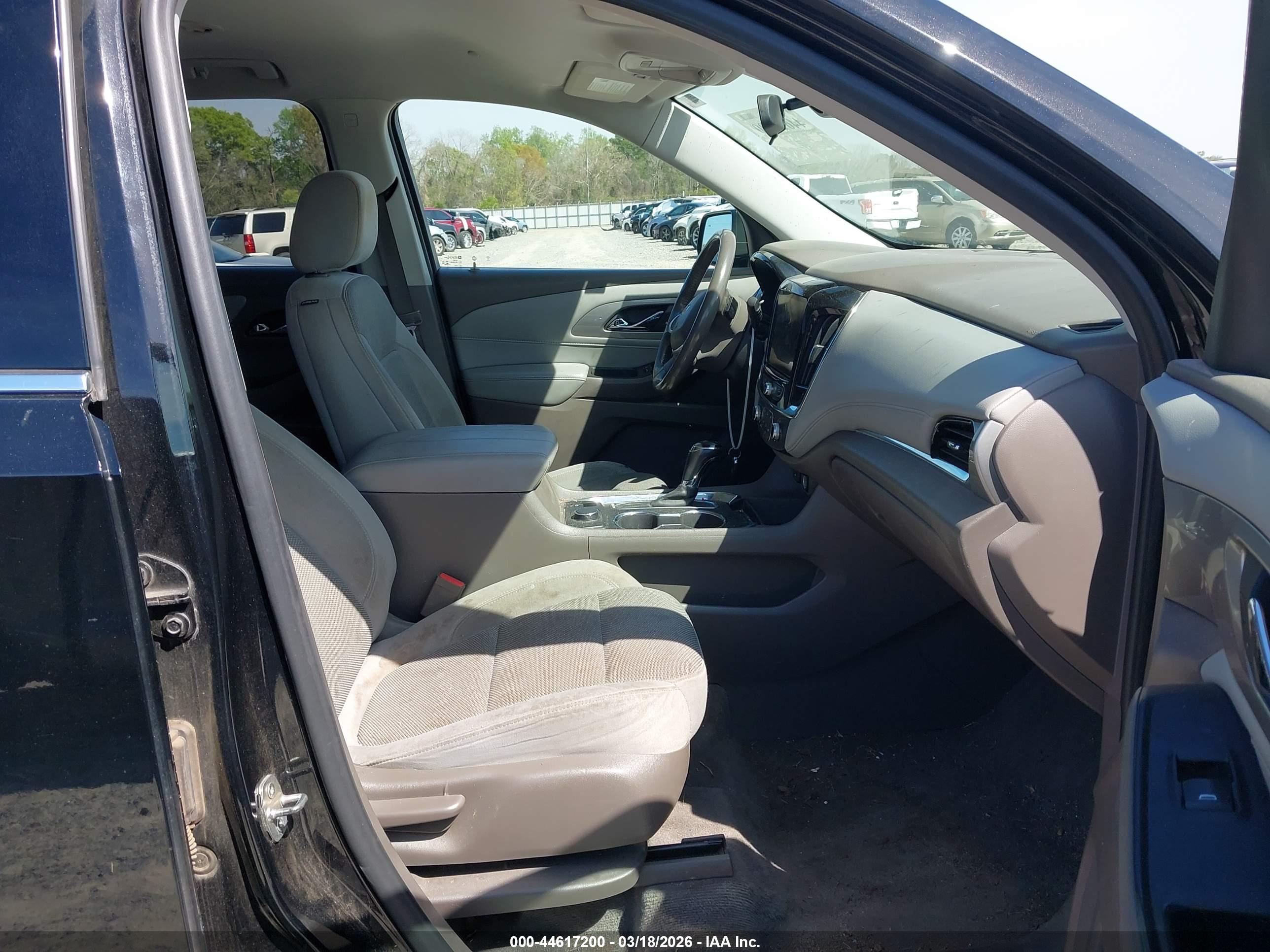 CHEVROLET TRAVERSE image 5