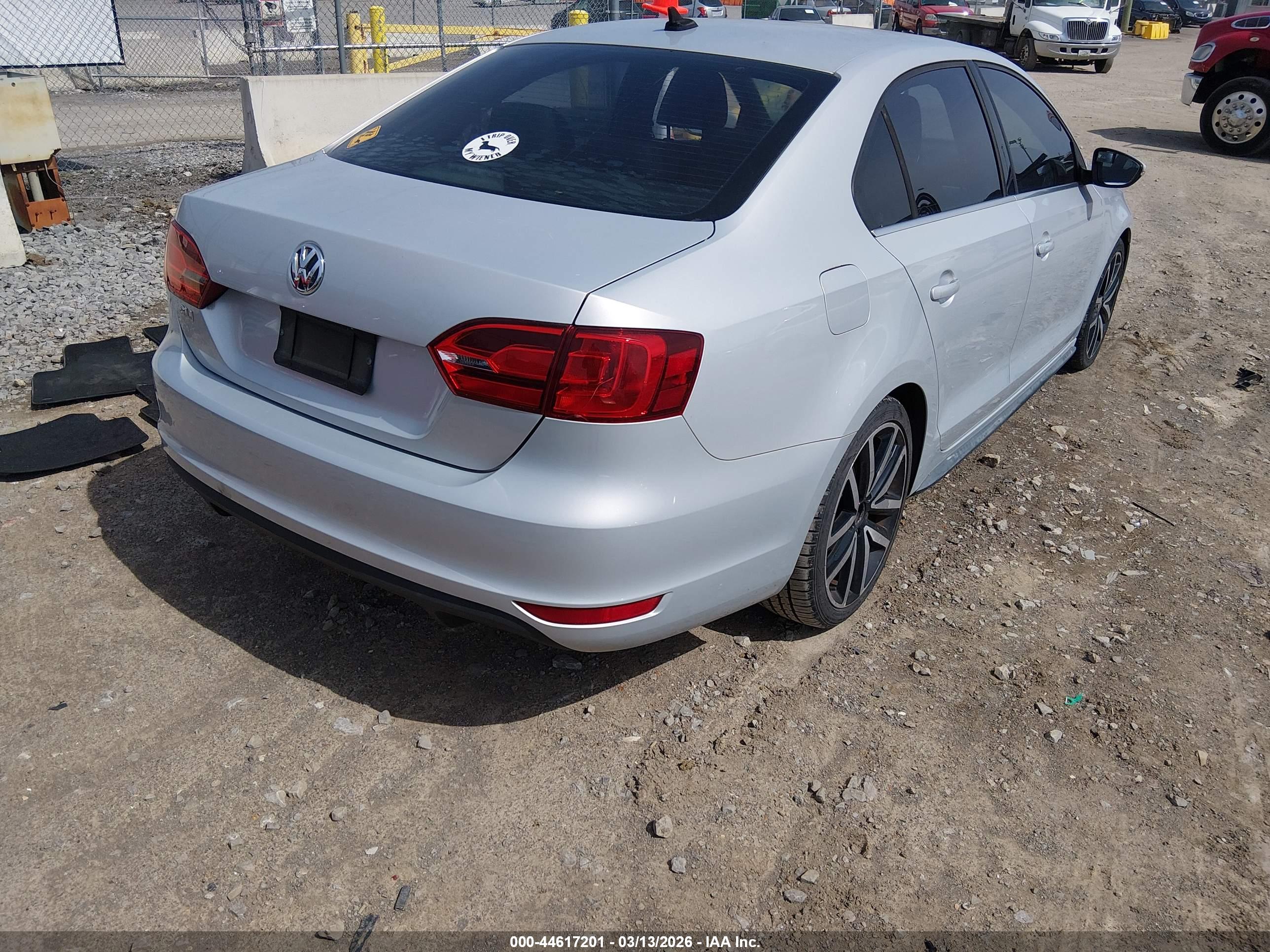 VOLKSWAGEN JETTA image 4