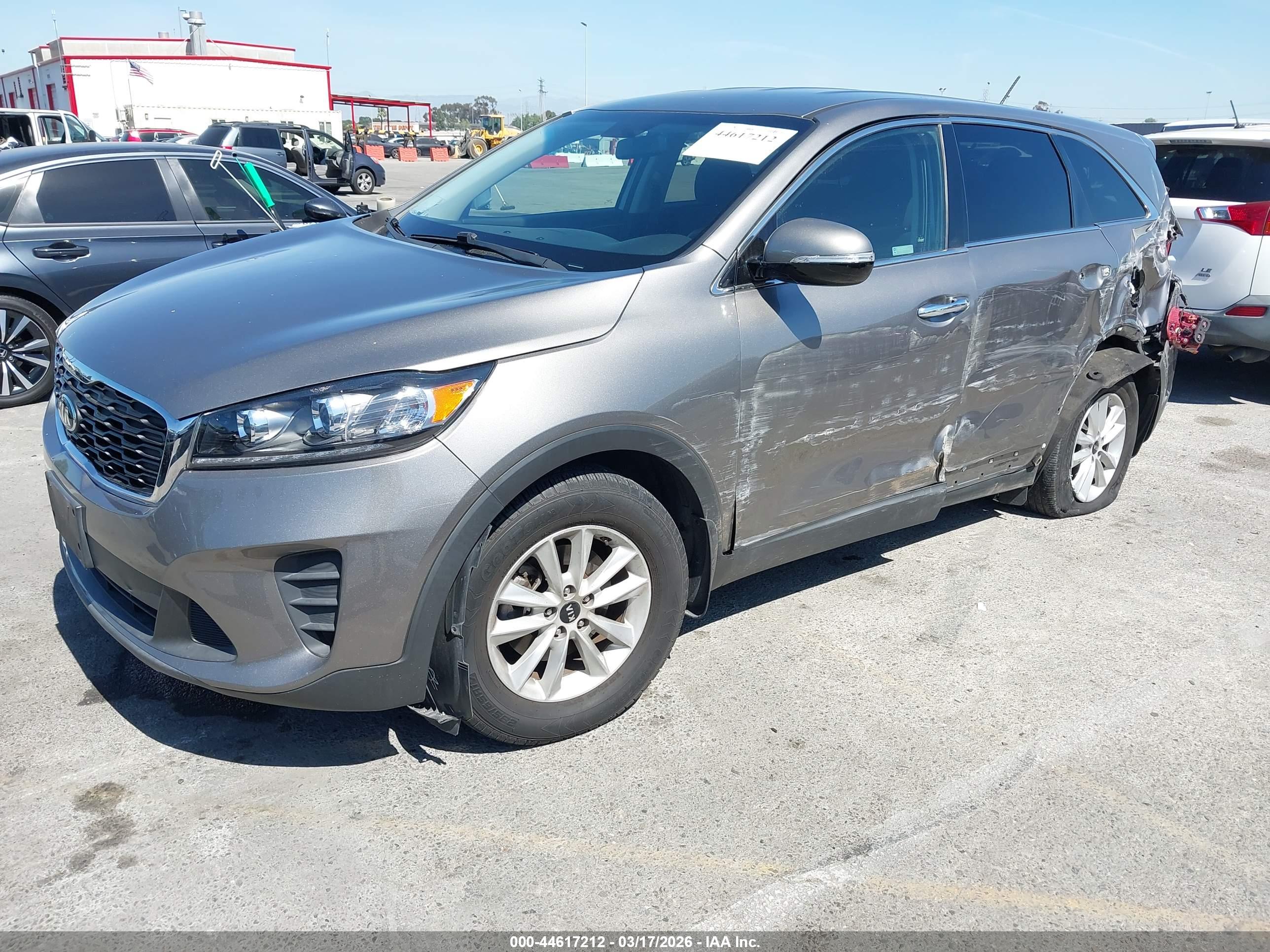 KIA SORENTO image 2