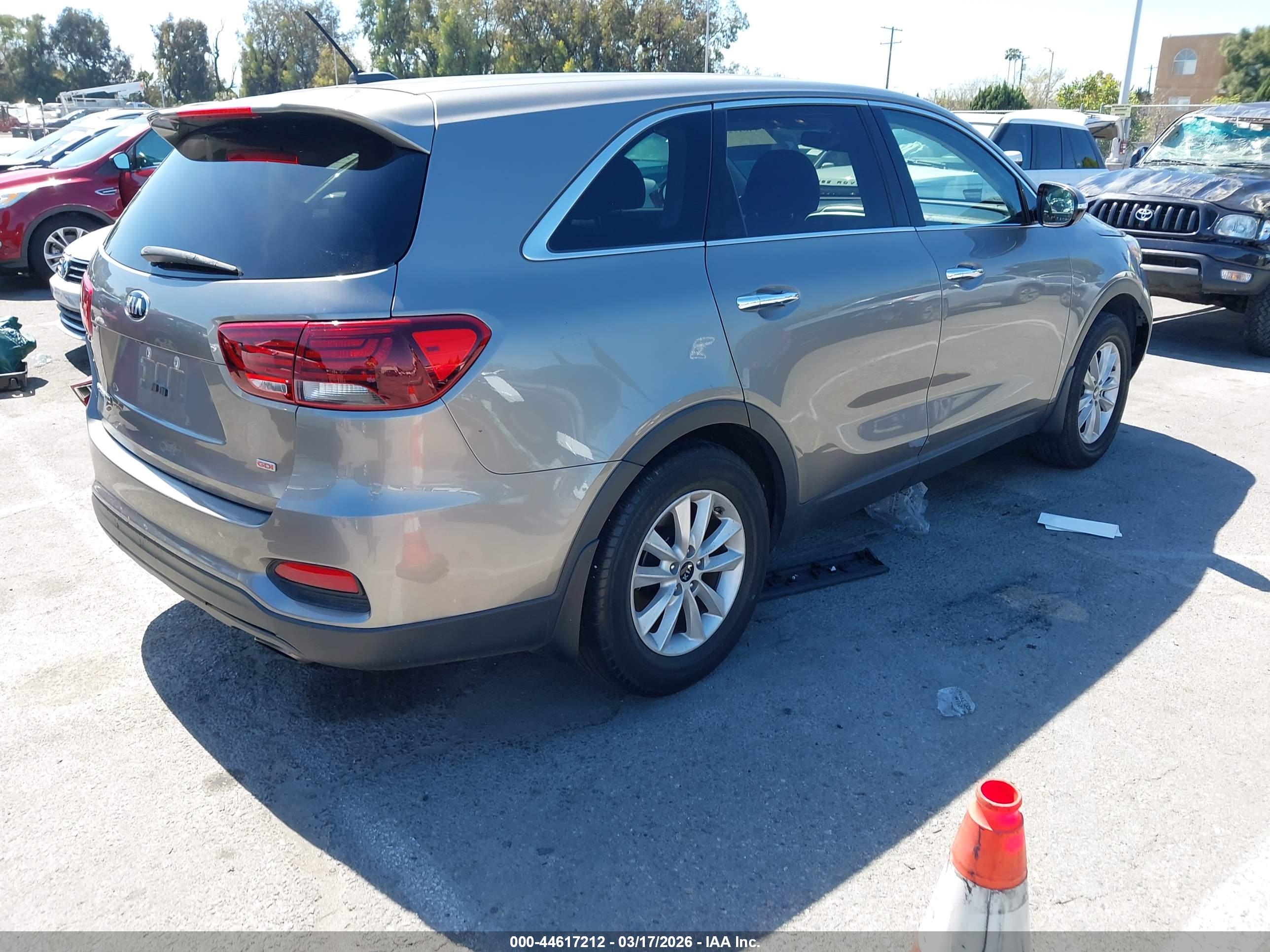 KIA SORENTO image 4