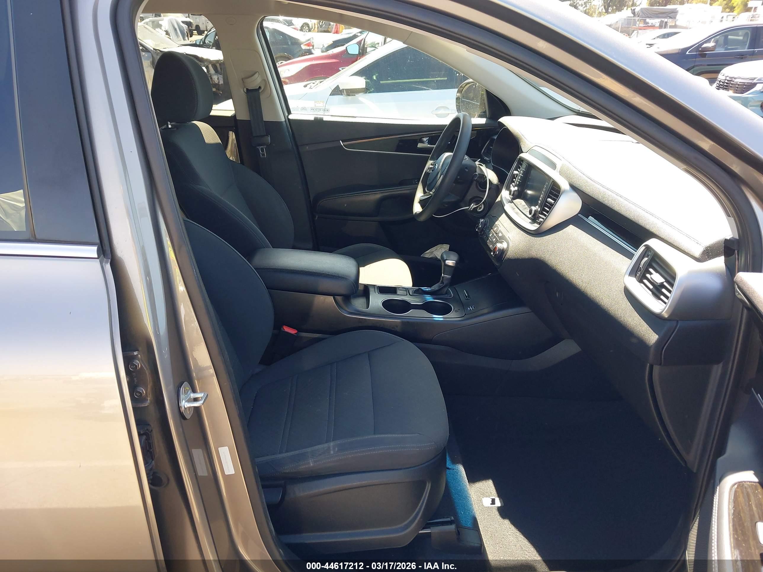 KIA SORENTO image 5
