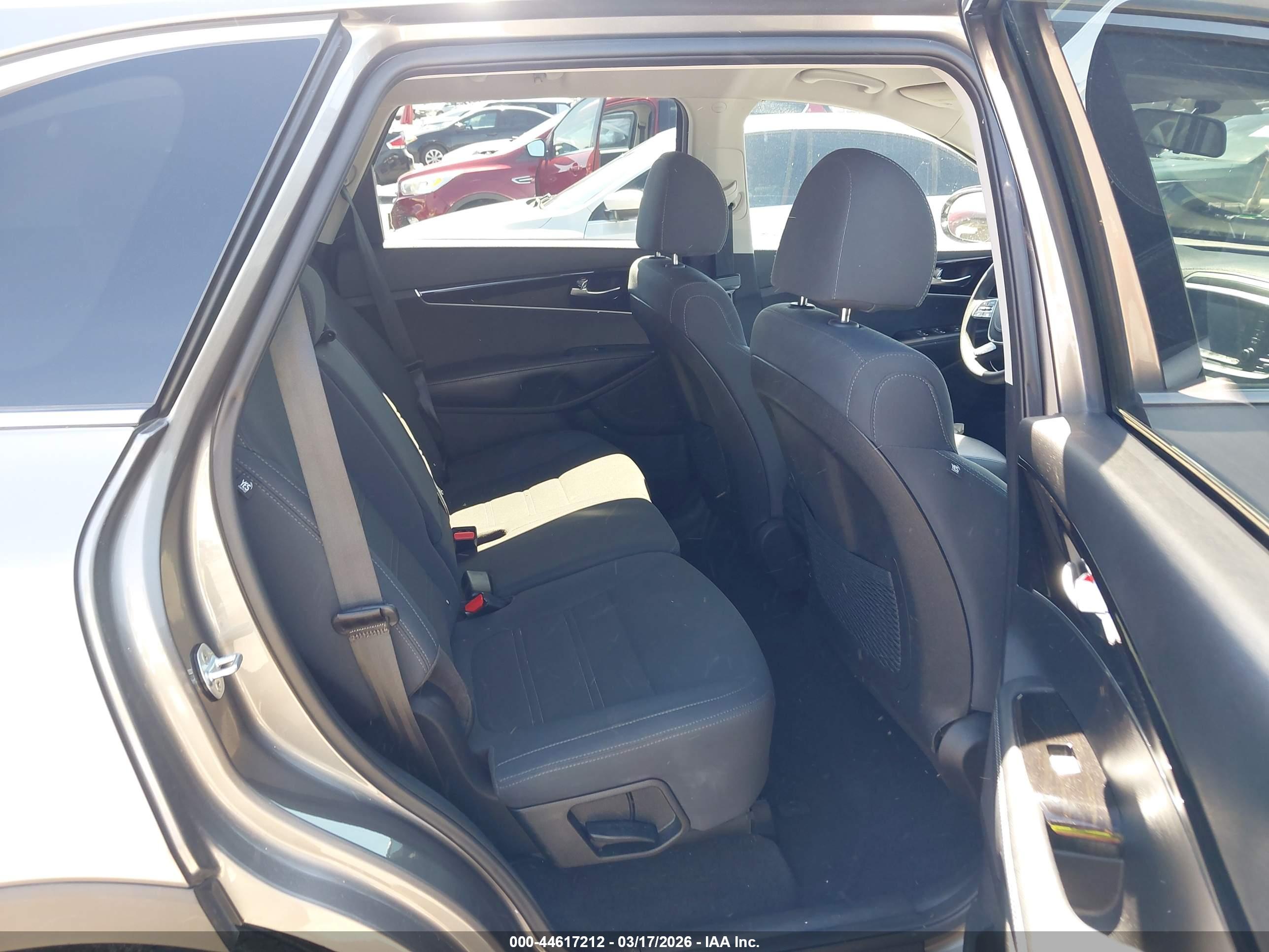 KIA SORENTO image 8