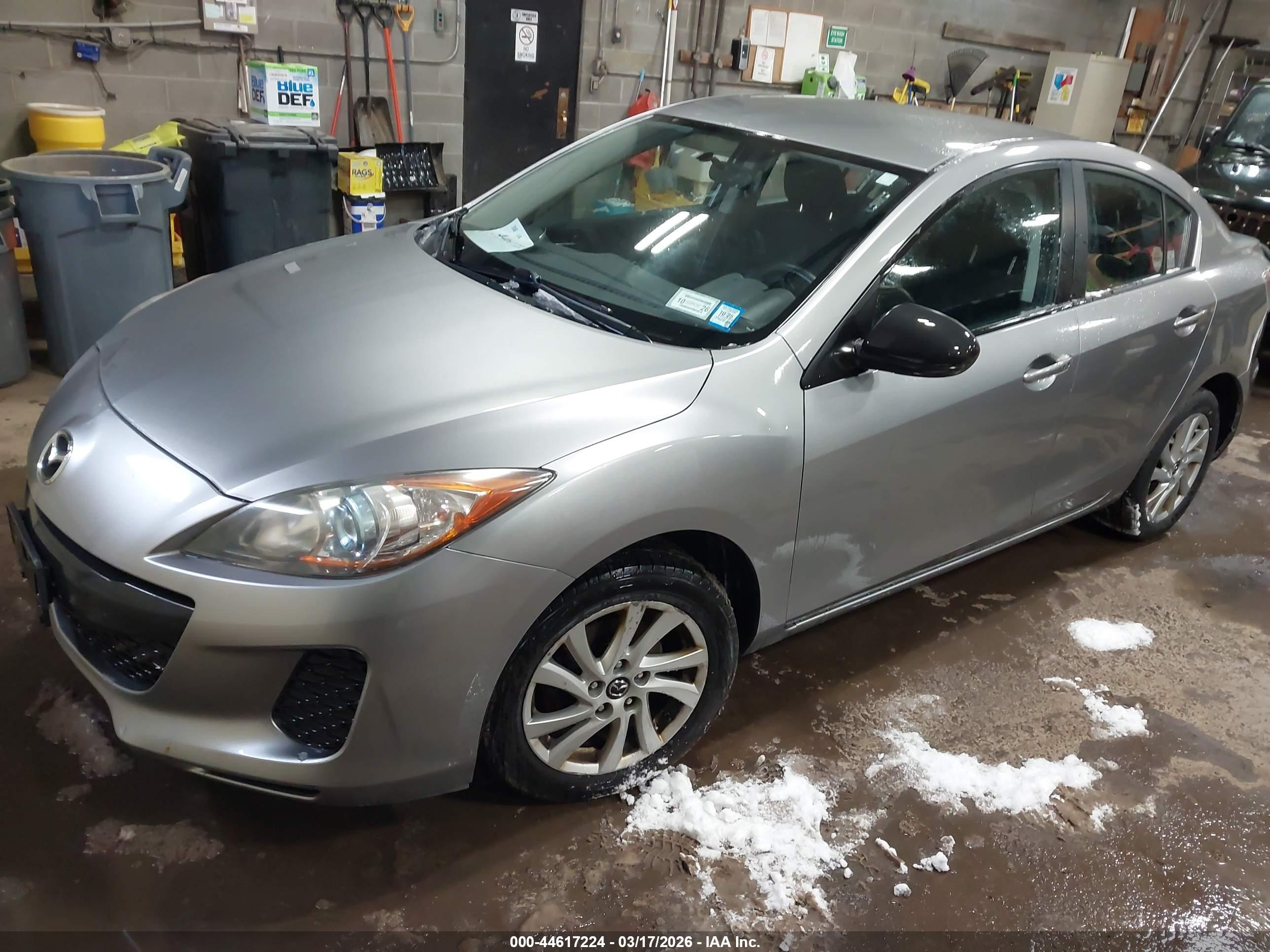 MAZDA MAZDA3 image 2
