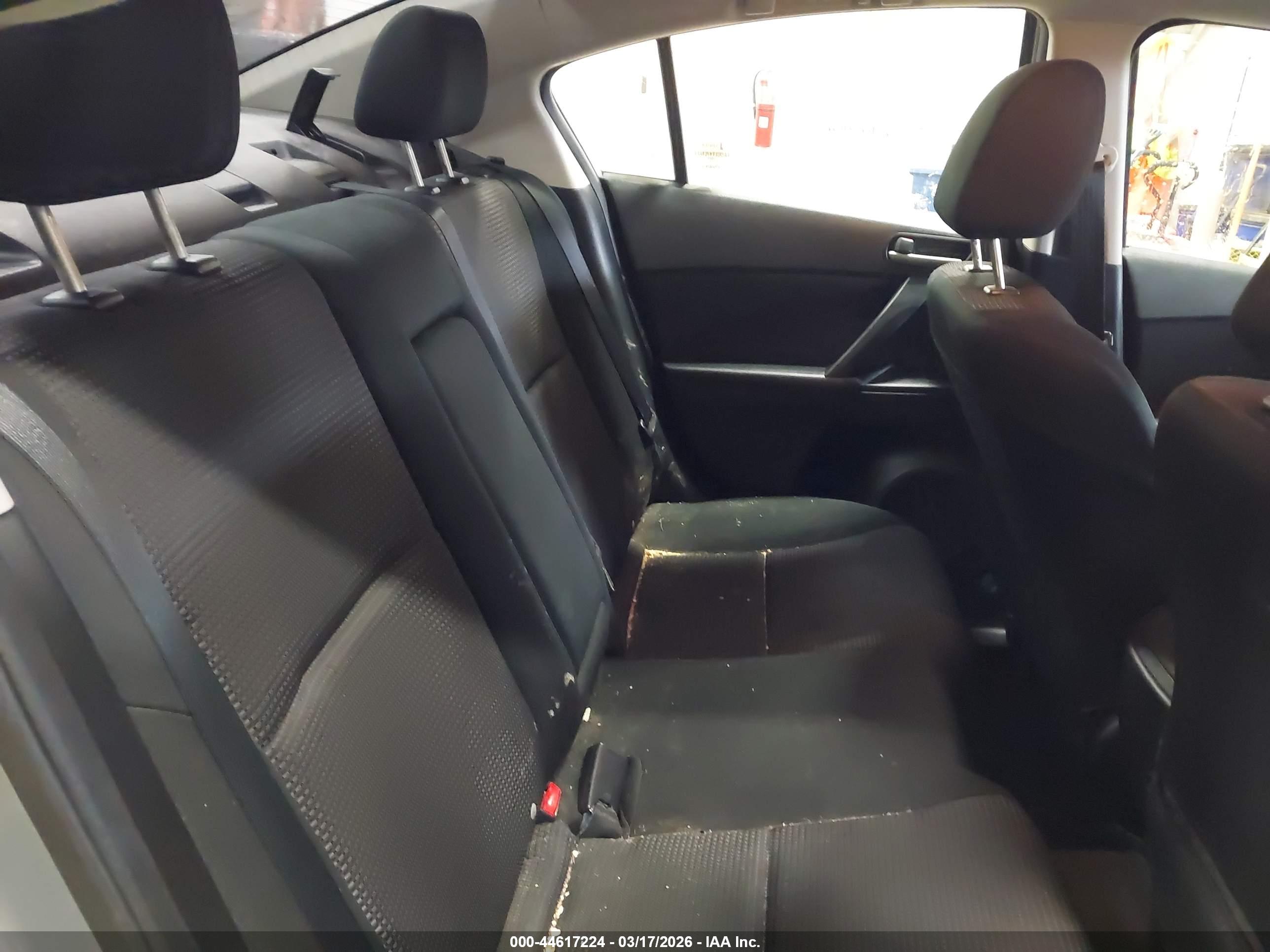 MAZDA MAZDA3 image 8