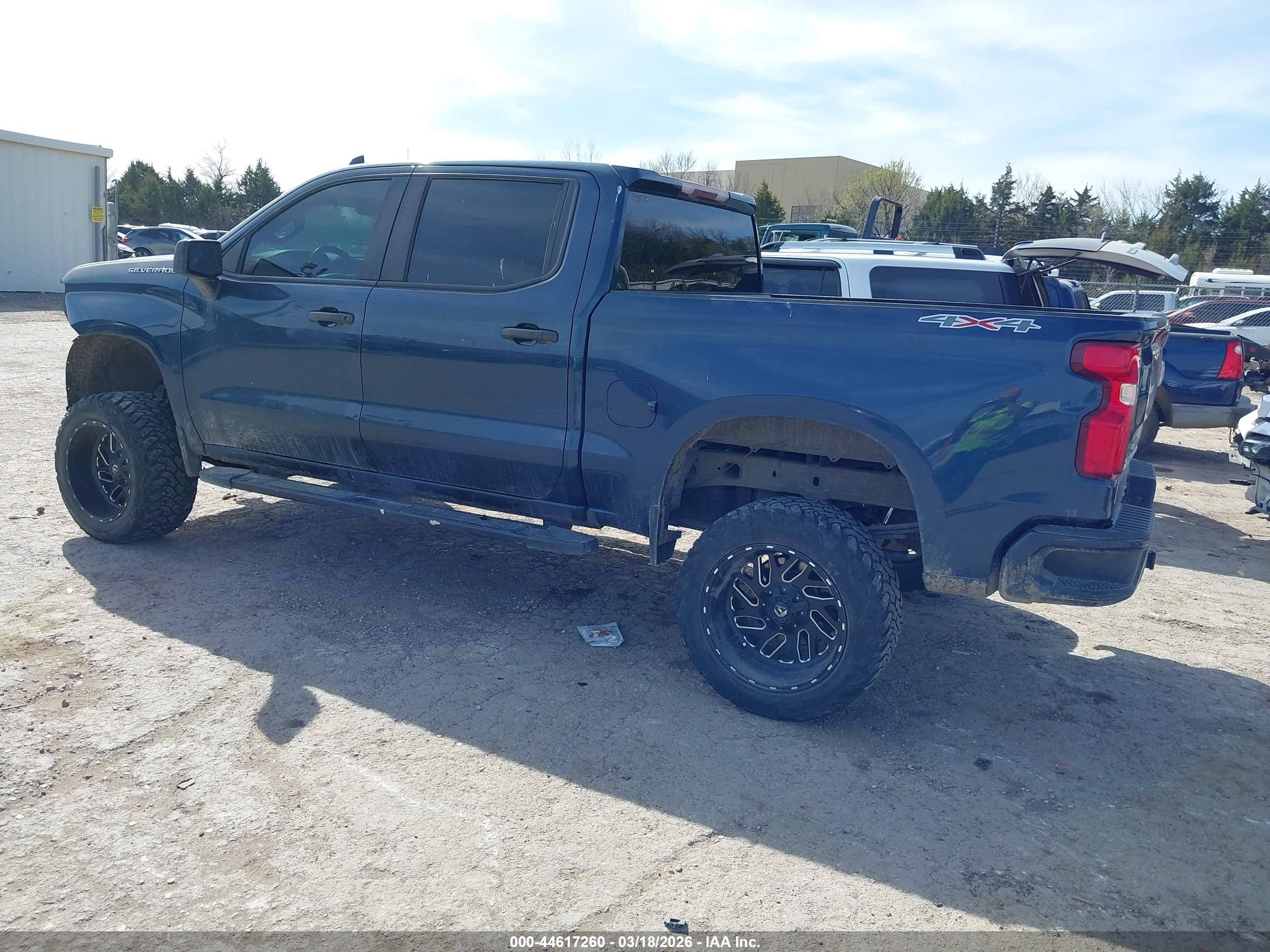 CHEVROLET SILVERADO image 3