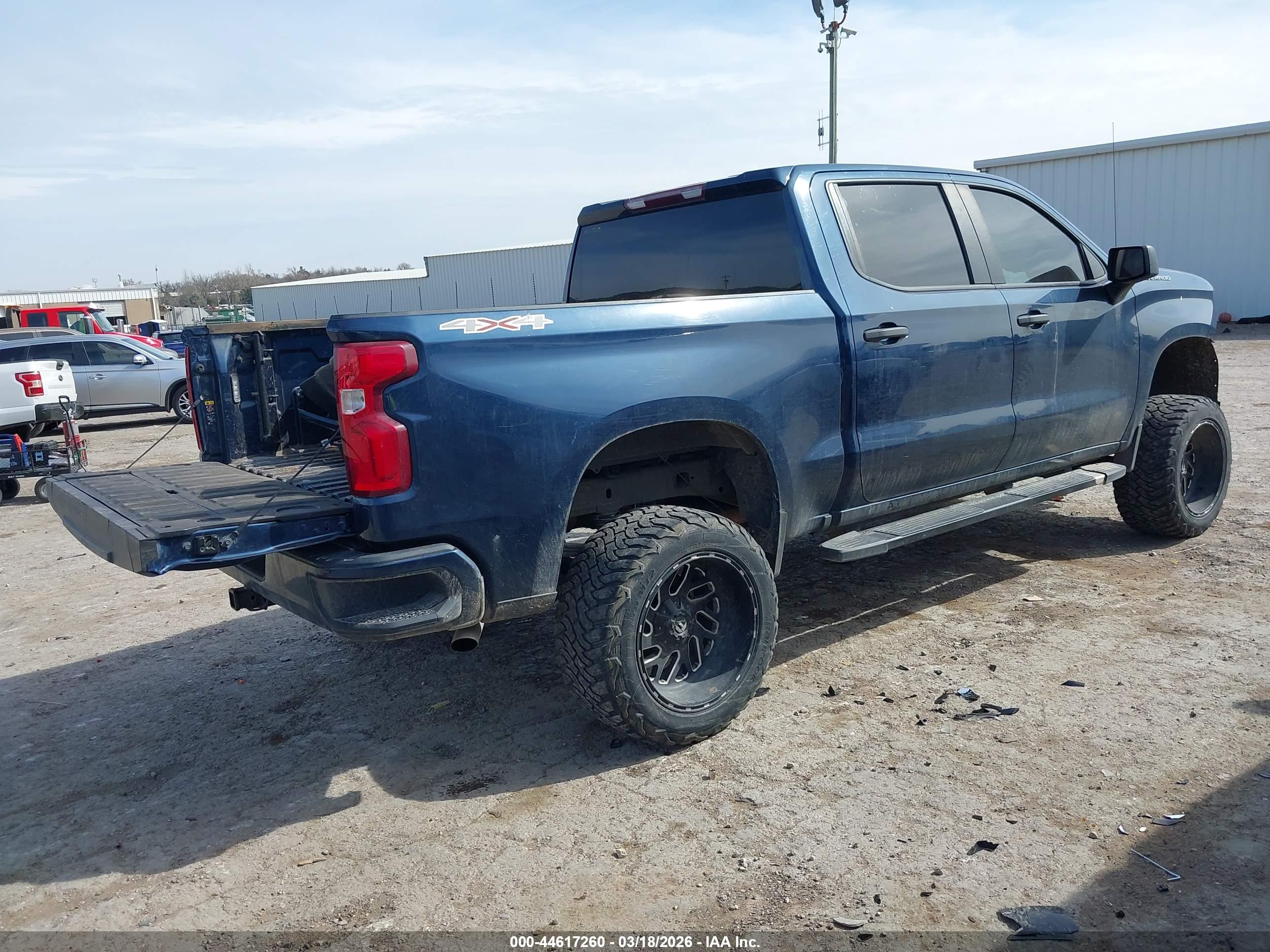CHEVROLET SILVERADO image 4