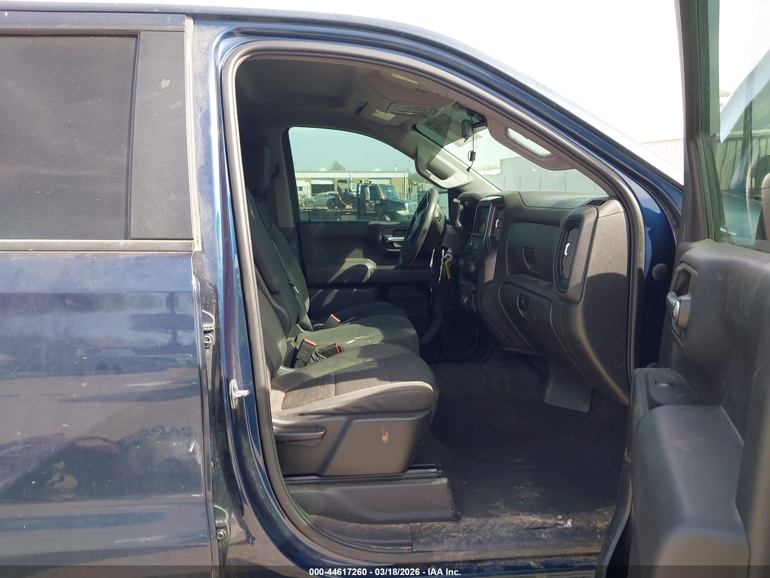 CHEVROLET SILVERADO image 5