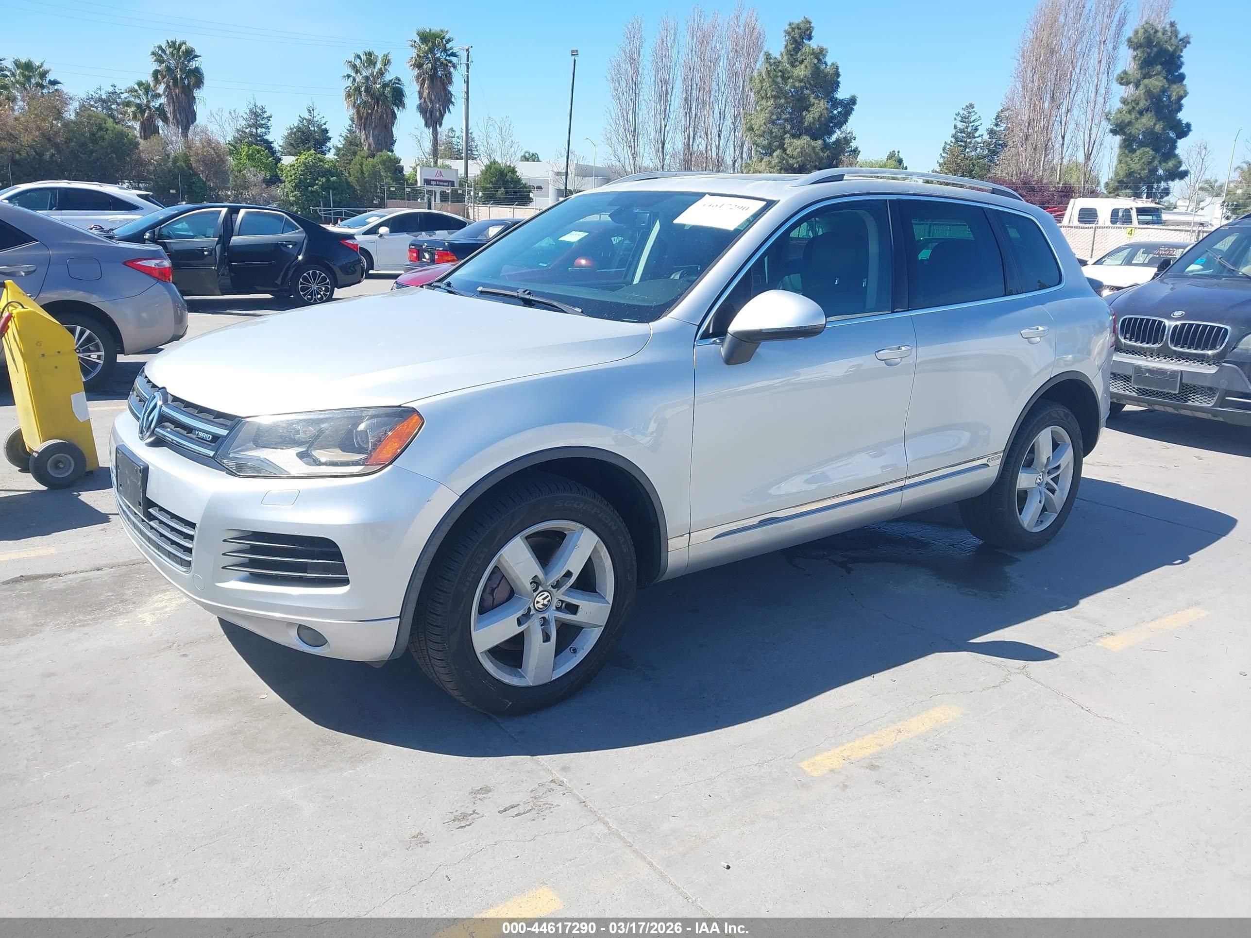 VOLKSWAGEN TOUAREG image 2