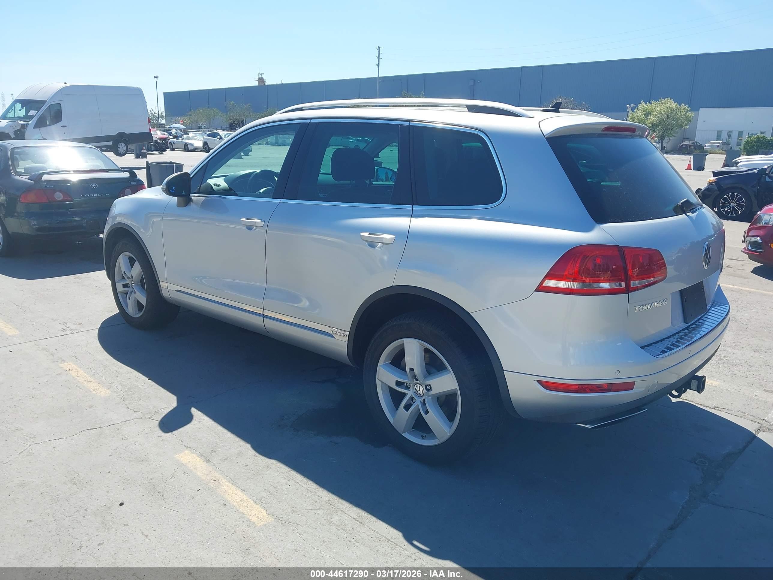VOLKSWAGEN TOUAREG image 3