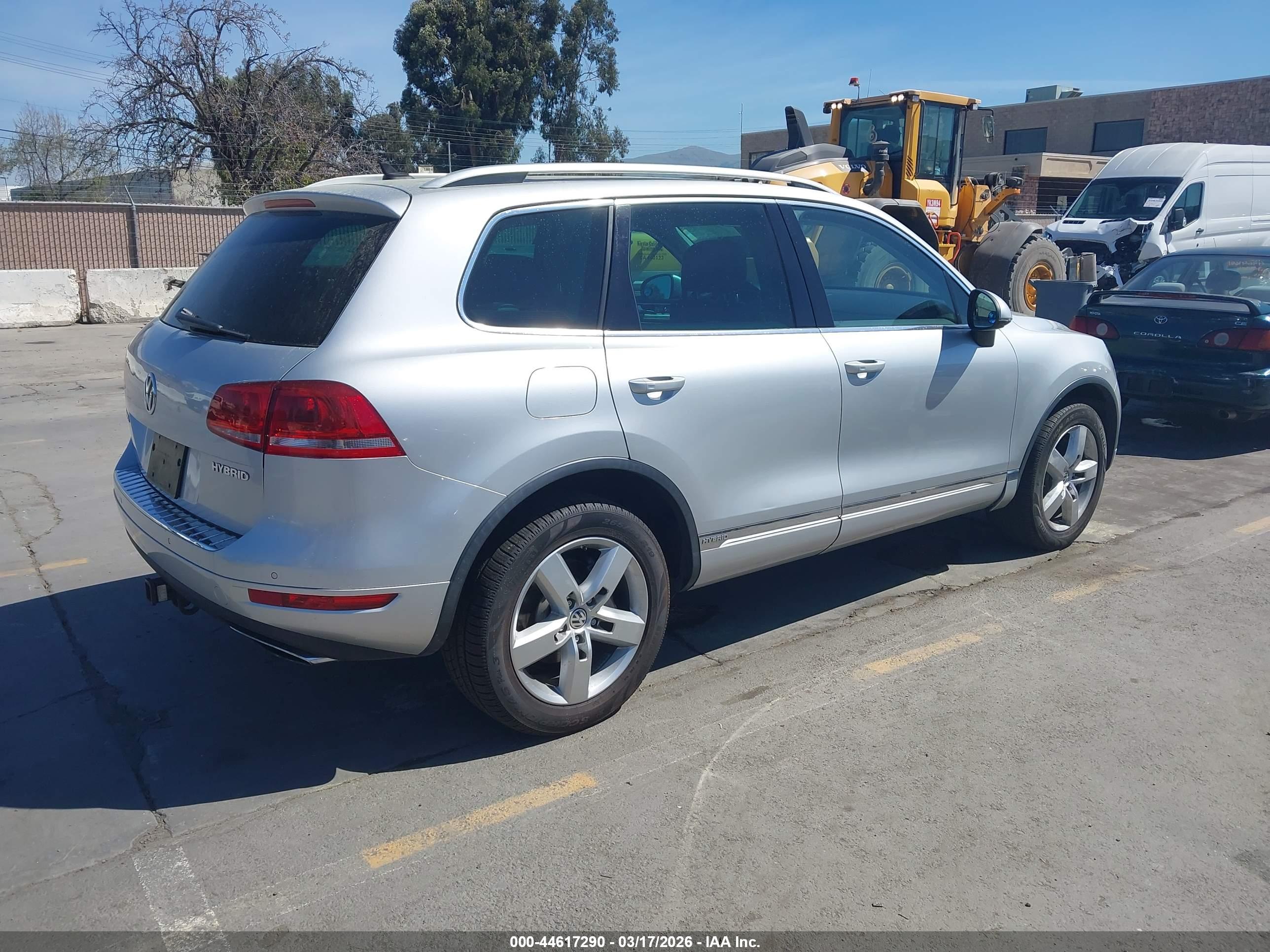 VOLKSWAGEN TOUAREG image 4