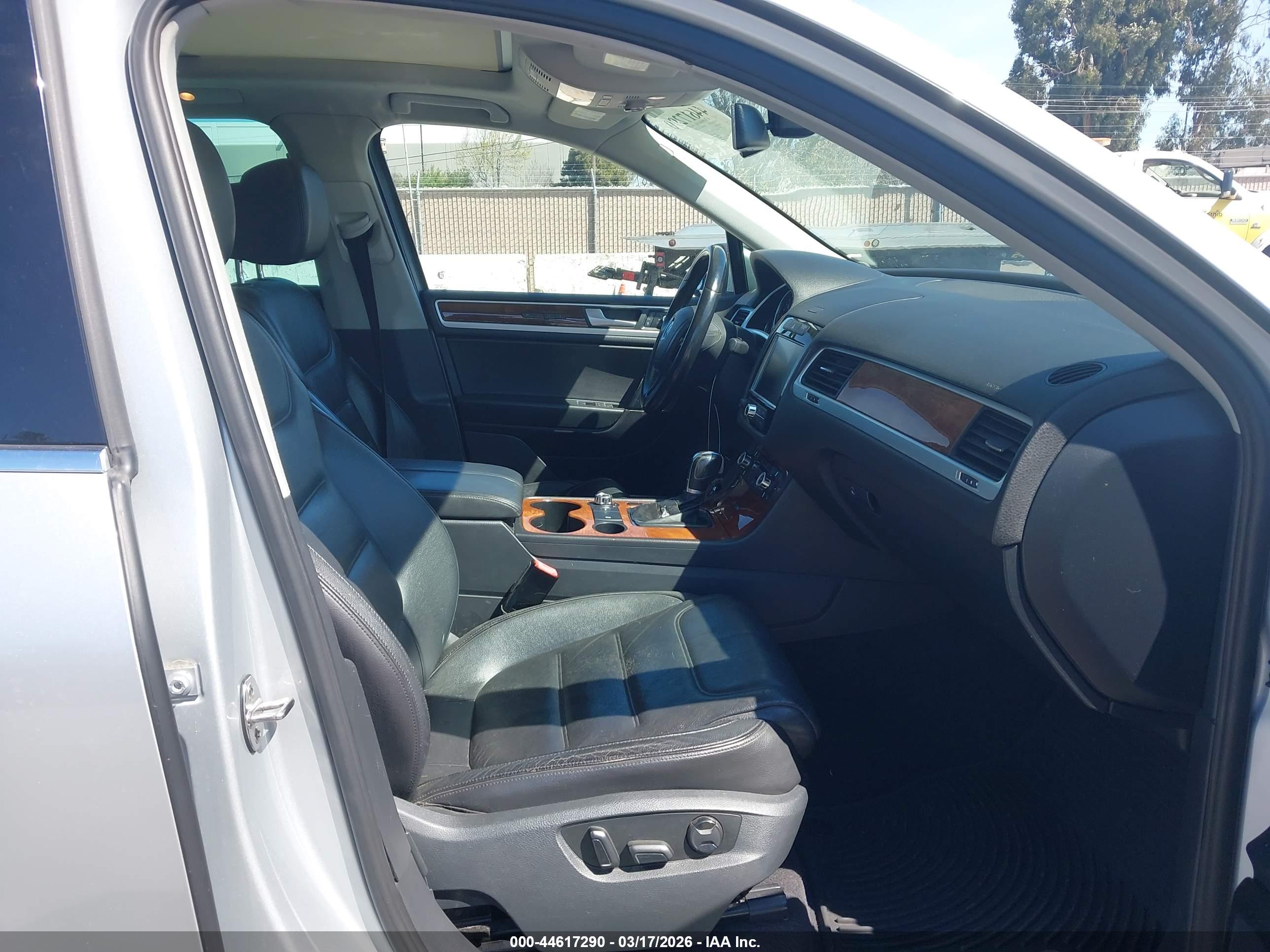 VOLKSWAGEN TOUAREG image 5