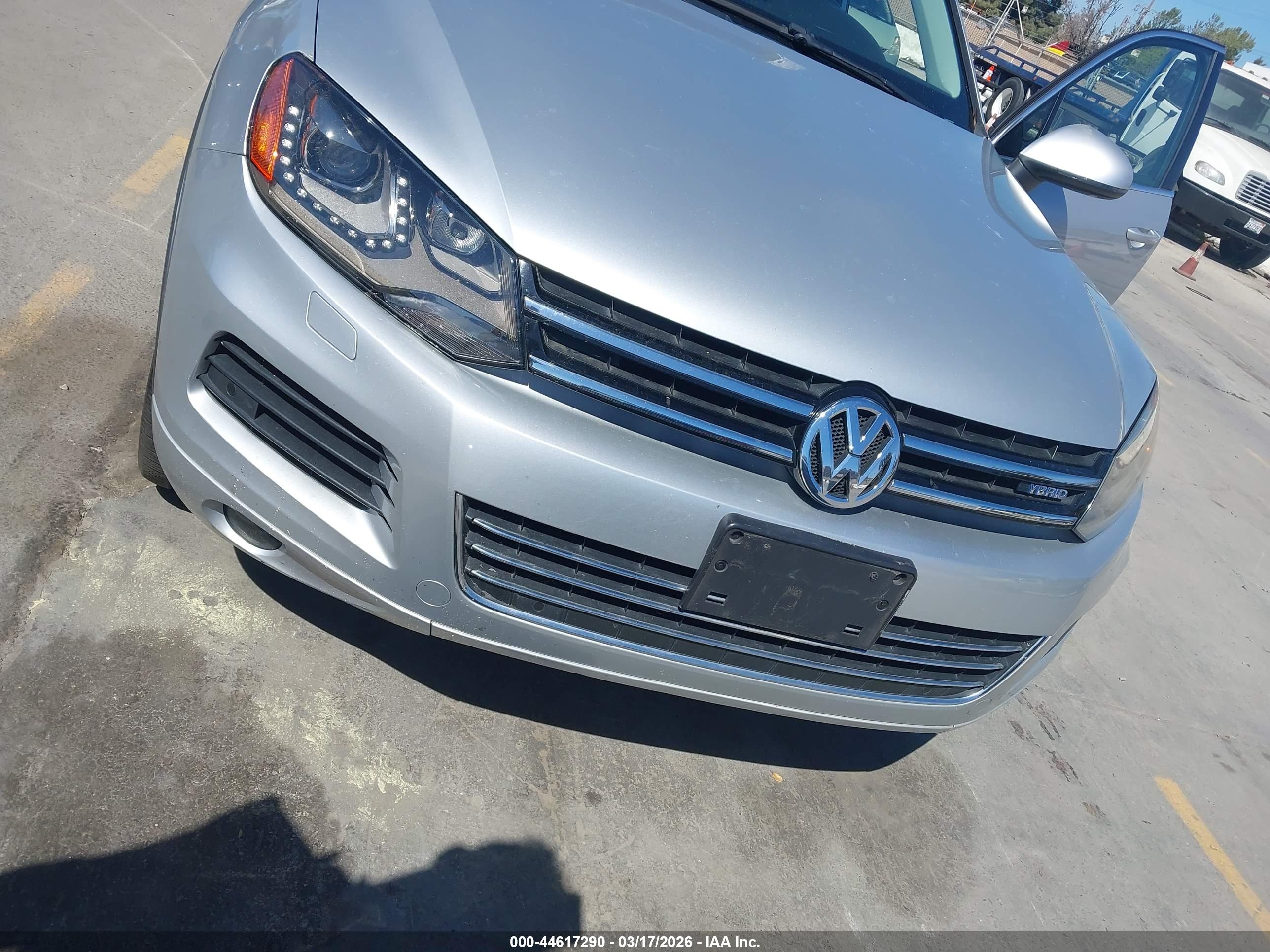 VOLKSWAGEN TOUAREG image 6